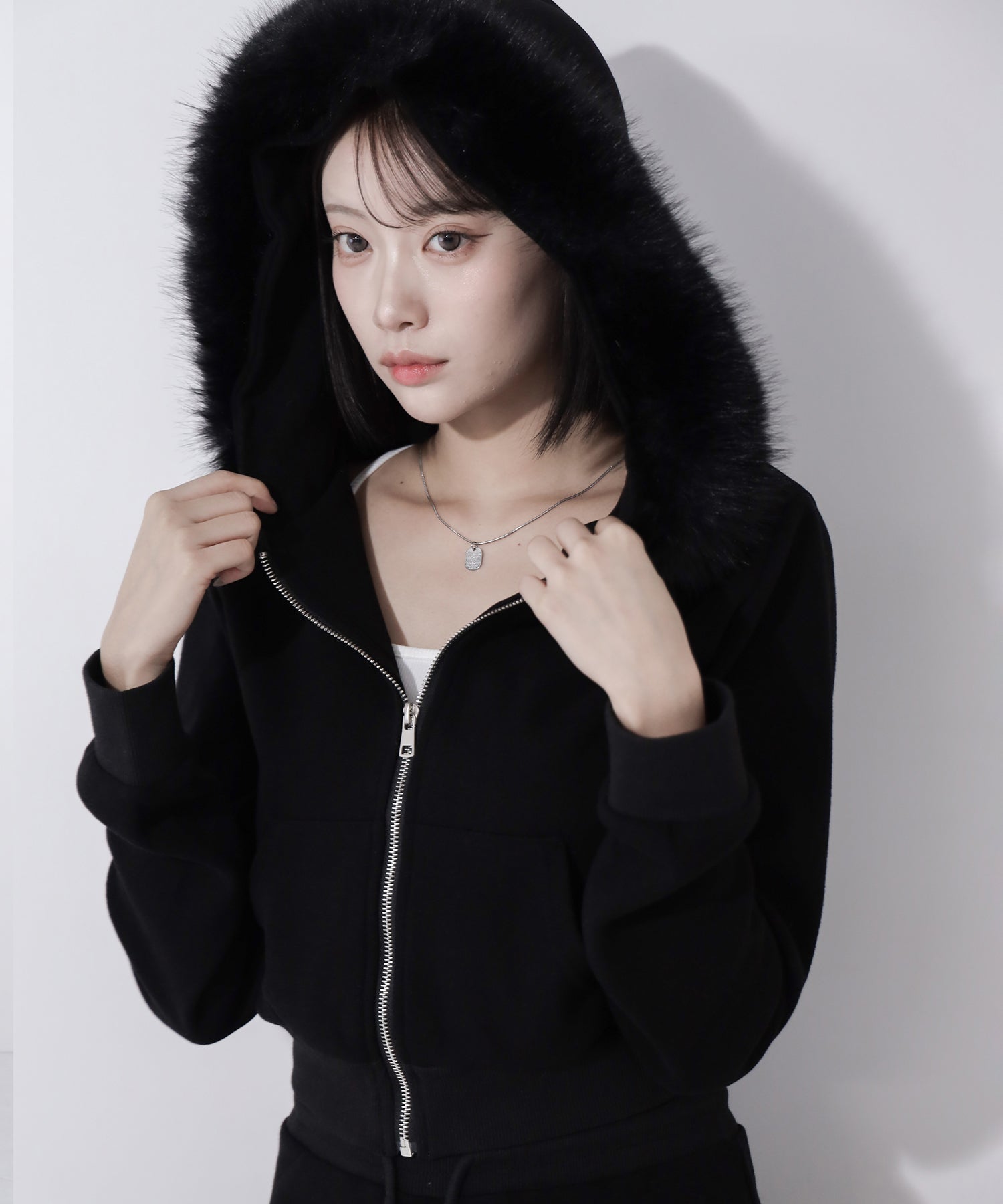 【 セットアップ 】ファーフードショートパーカー&スウェットフレアパンツ / Fur short hoodie & sweat flare pants SETUP