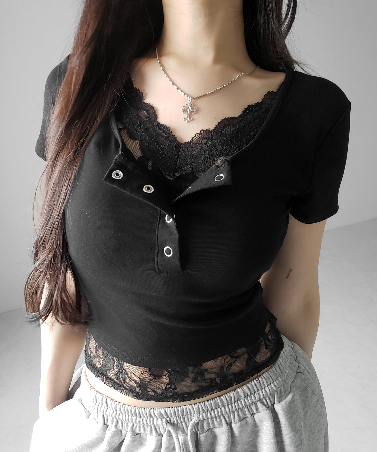 レースレイヤードヘンリーネックスクエア半袖Tシャツ / lace layered henley neck square short sleeve T-shirt