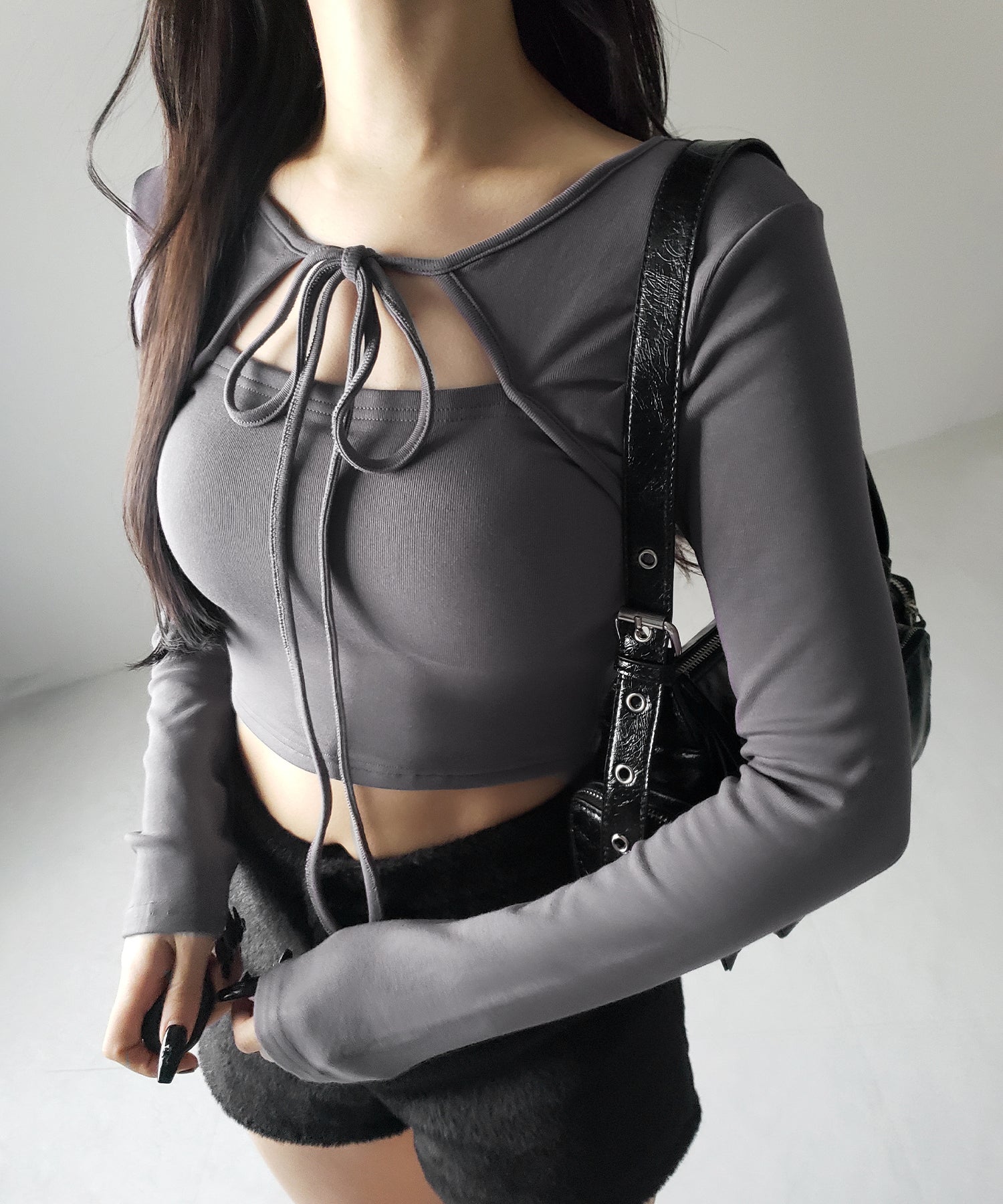 【 2WAY / 裏起毛 】フロントリボンカットアウトドッキングショートトップス / front ribbon cutout docking short tops