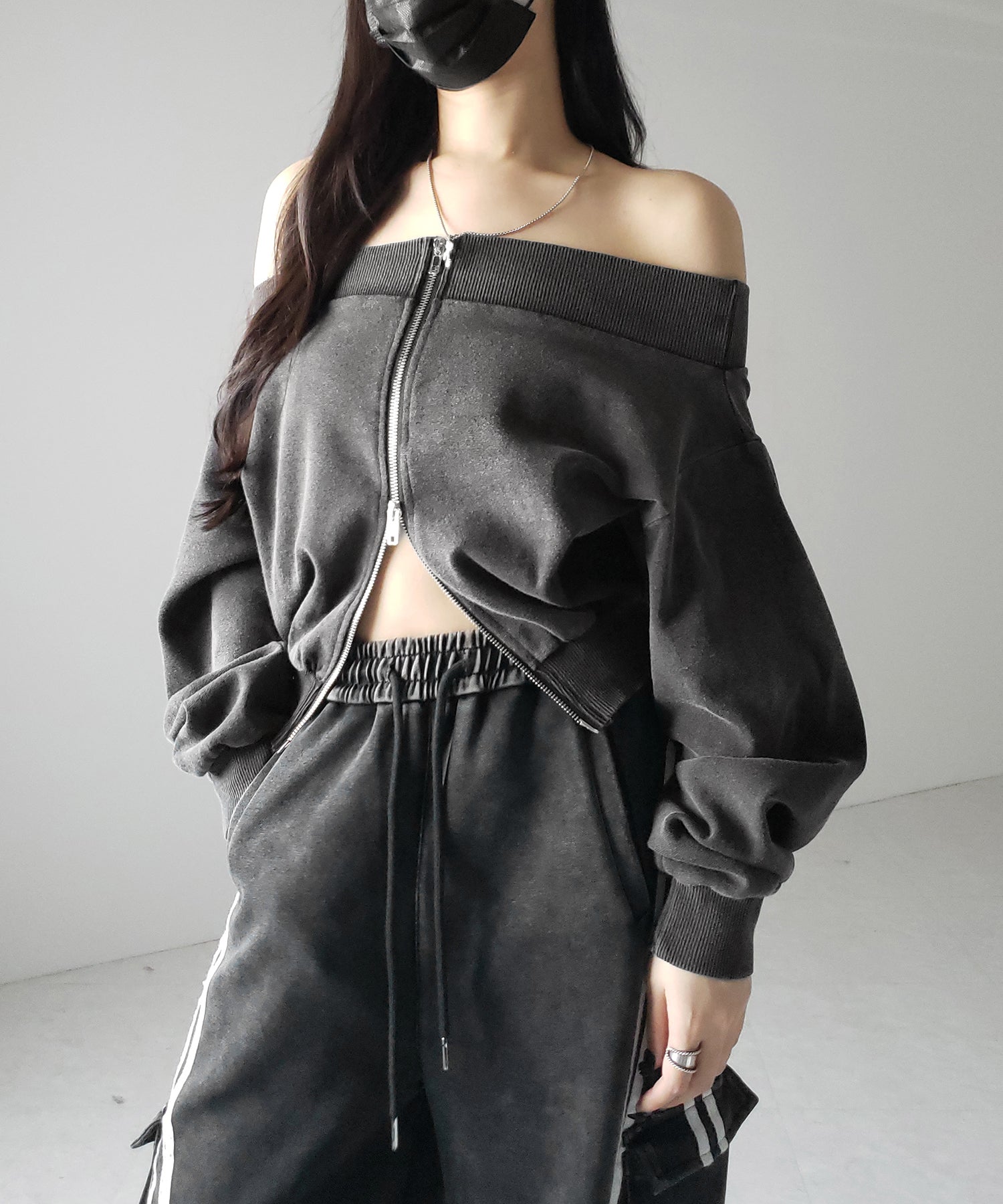 【 2color 】ダブルジップピグメントオフショルスウェットトップス / double zip pigment off shoulder sweat tops