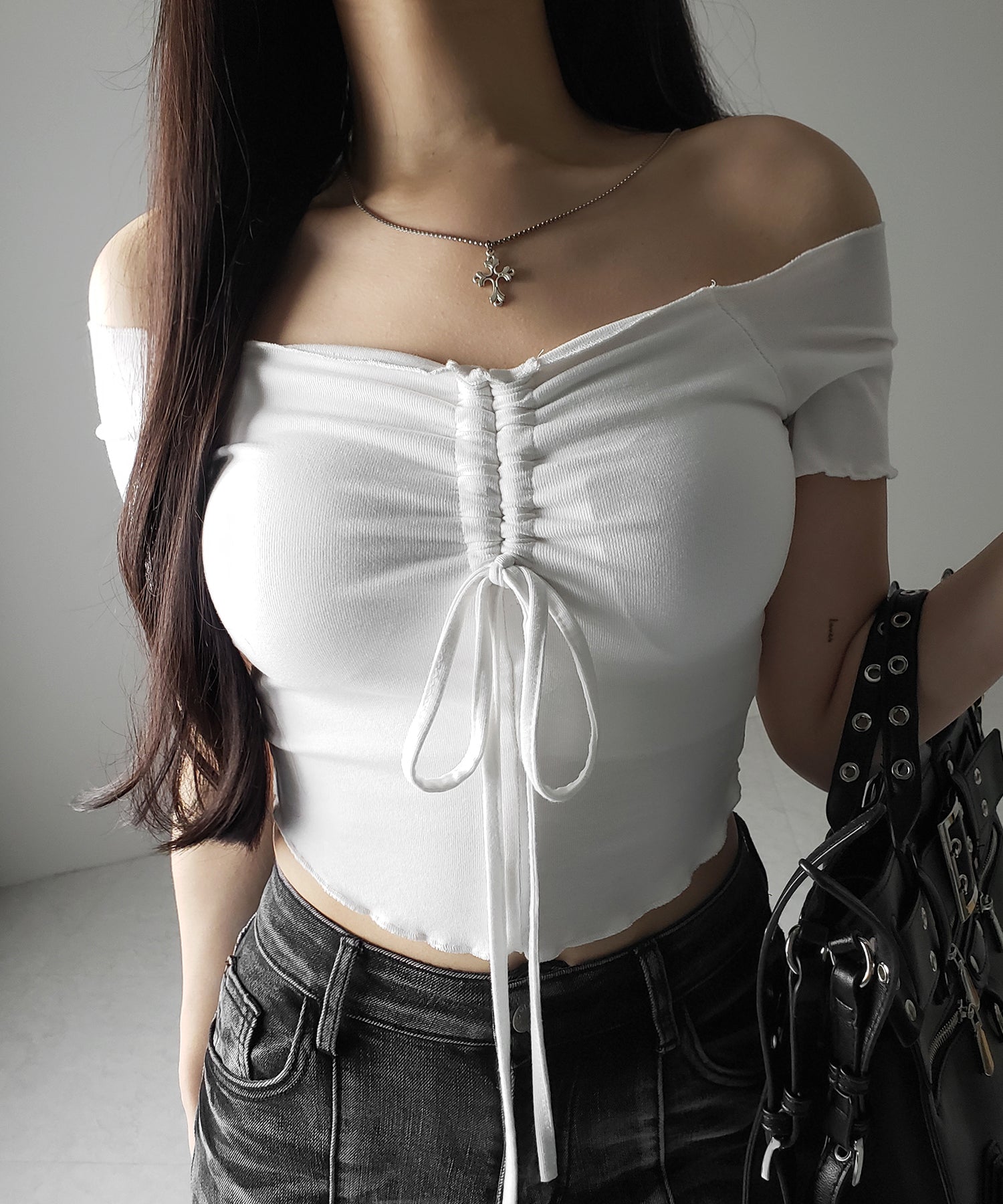 シャーリングリボンオフショルメローTシャツ / shirring ribbon off-shoulder mellow T-shirt