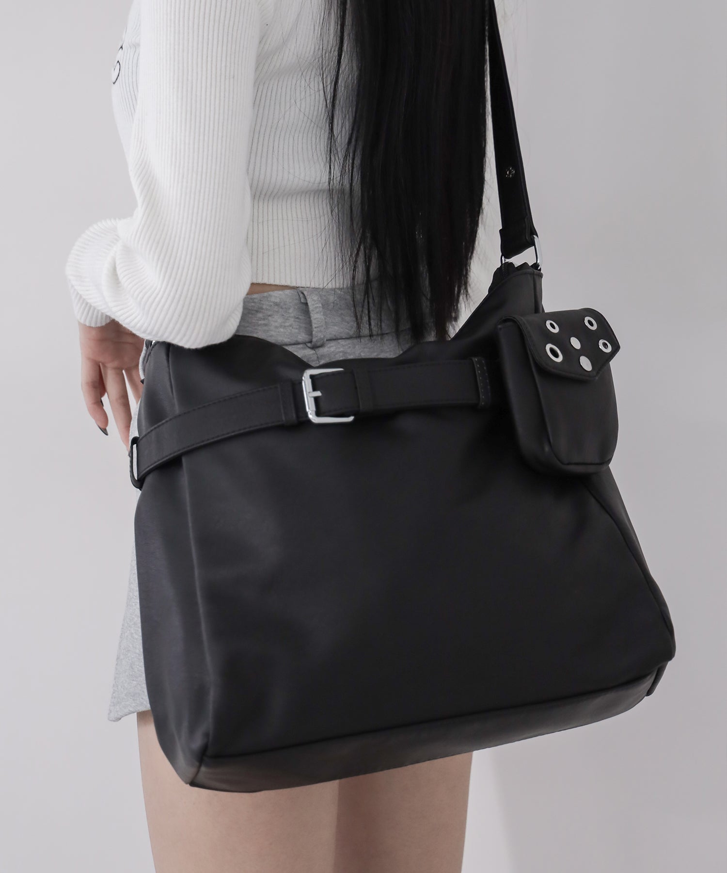 【 A4収納可 】ミニポーチ付きスタッズベルトヴィンテージフェイクレザーショルダーバッグ / mini poach SET studs belt vintage fake leather shoulder bag