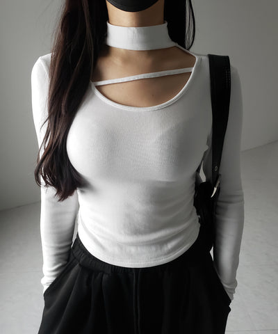 【 裏起毛 】チョーカーナナメストラップシャーリングトップス / choker naname strap shirring tops