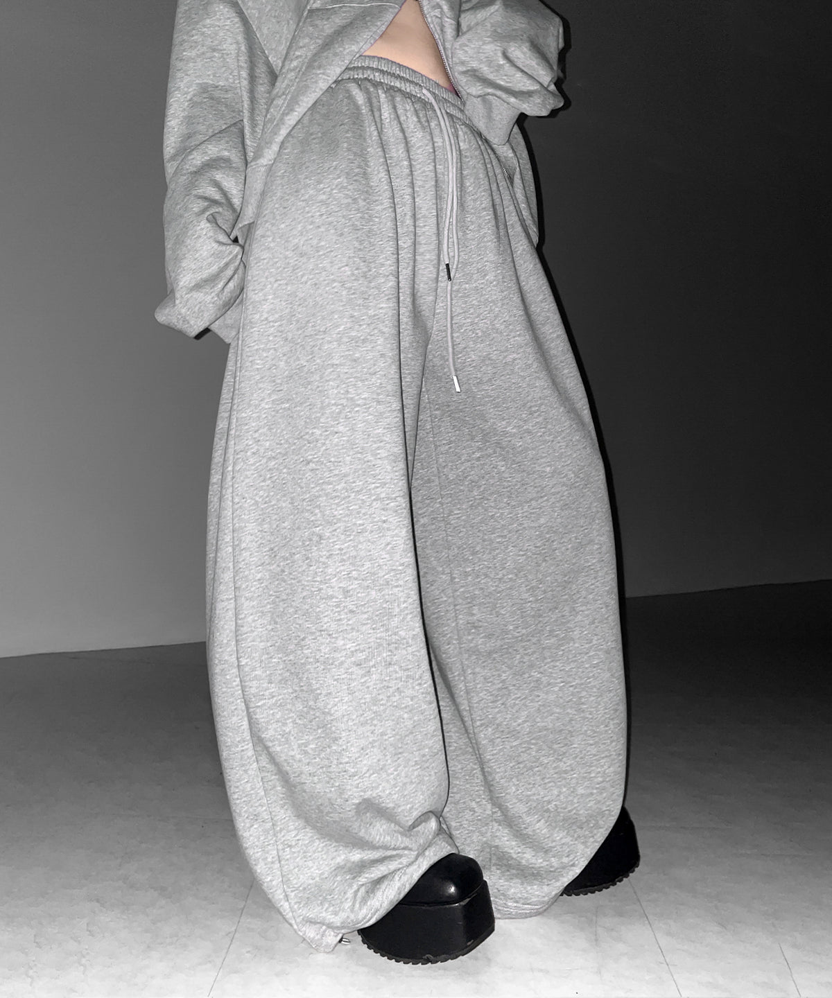 【 セットアップ可能 】レタリングロゴプリントワイドスウェットパンツ / lettering logo print wide sweat pants