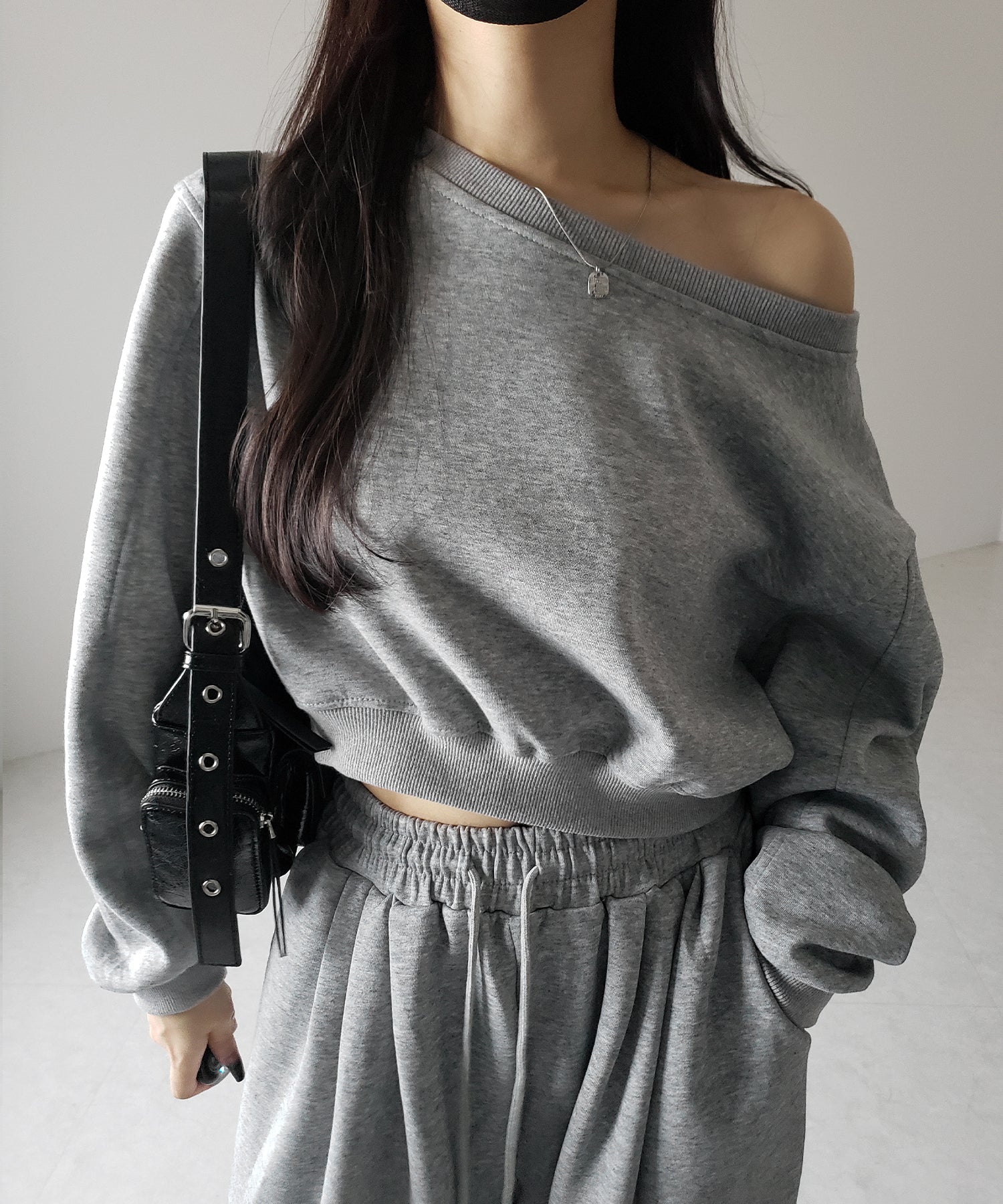 【 セットアップ 】ワンショルダーショートスウェットトップス + タックワイドパンツ SET / off shoulder short sweat tops & tack wide pants SET