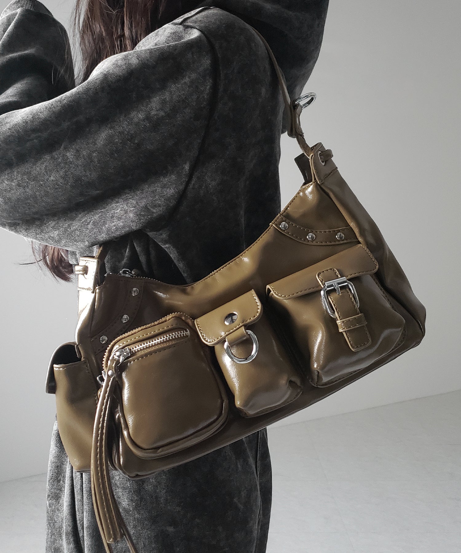 【 ショルダーにできる2WAY 】 4アウトポケットワンハンドルショルダーバッグ / 4 outpocket onehandle shoulder bag