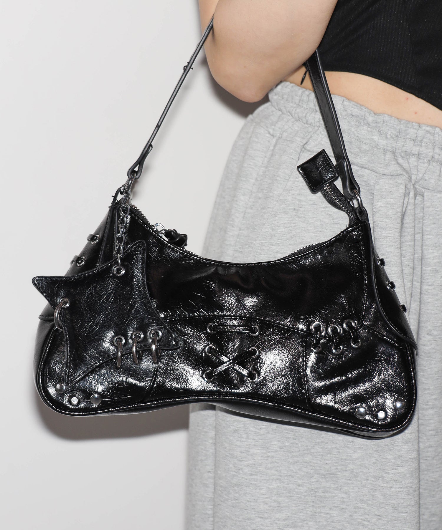 【 ショルダーストラップ付 】ピアッシングレースアップショルダーバッグ / piercing lace-up vintage shoulder bag