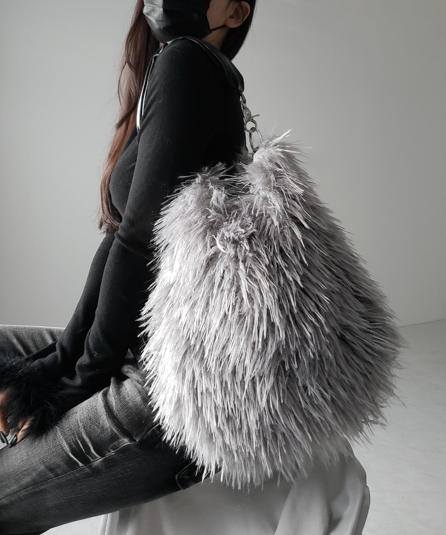 【 ショルダーストラップ付き2WAY 】バイカラーシャギーファーショルダーバッグ / bicolor shaggy fur shoulder bag