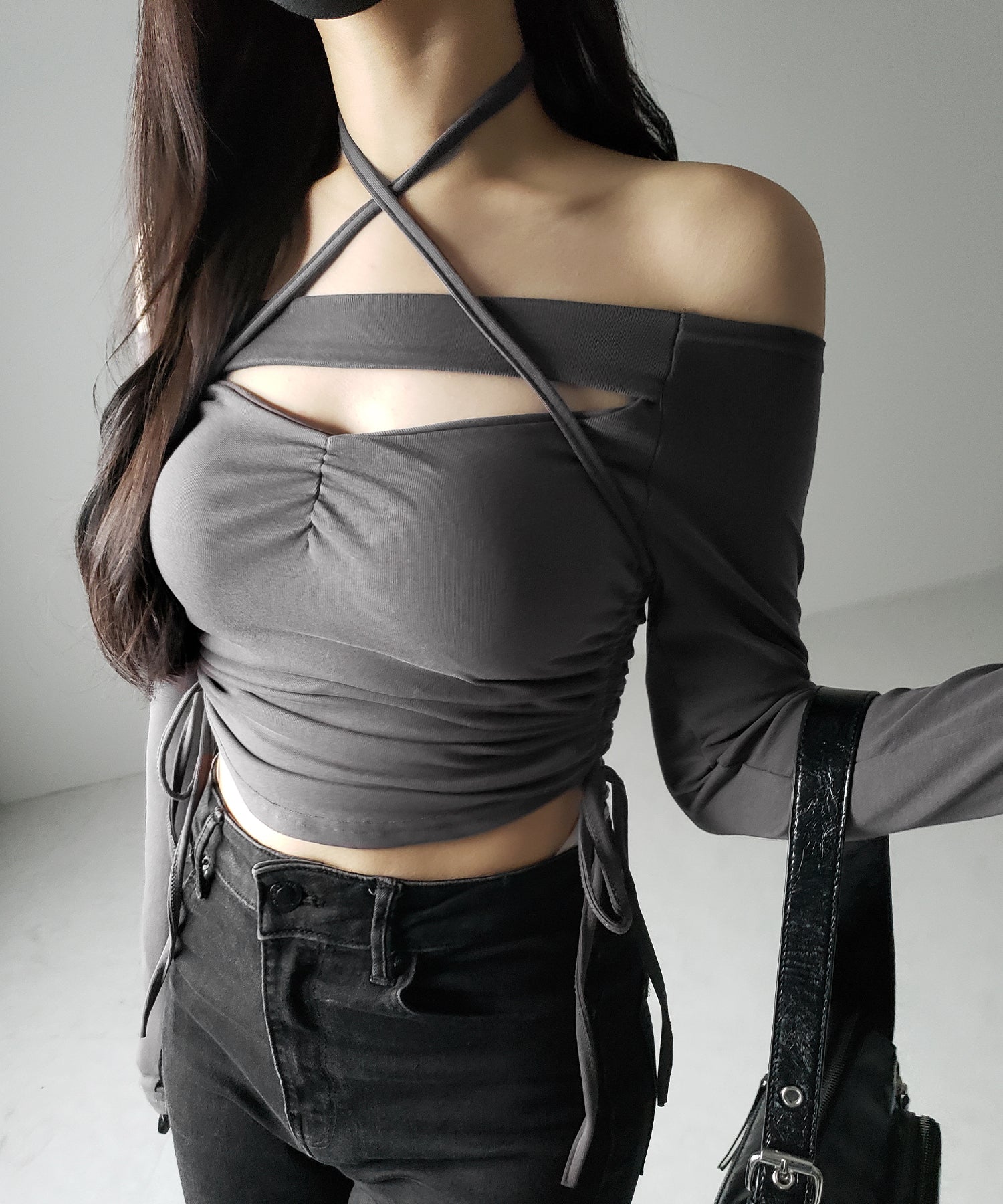 【 新色ピンク追加! / 2WAY 】クロスストラップリボンカットアウトオフショルトップス / cross strap ribbon cutout offshoulder tops