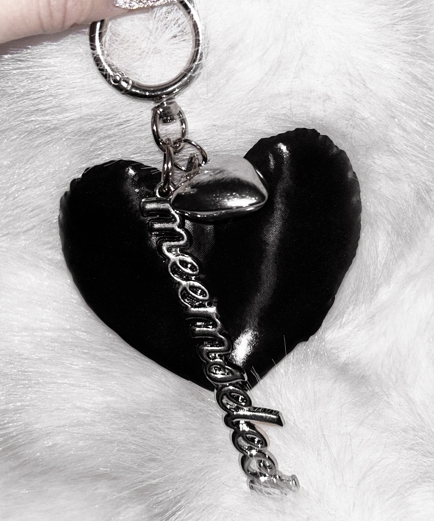メタルロゴブラックハートチャーム / Metal logo black heart charm