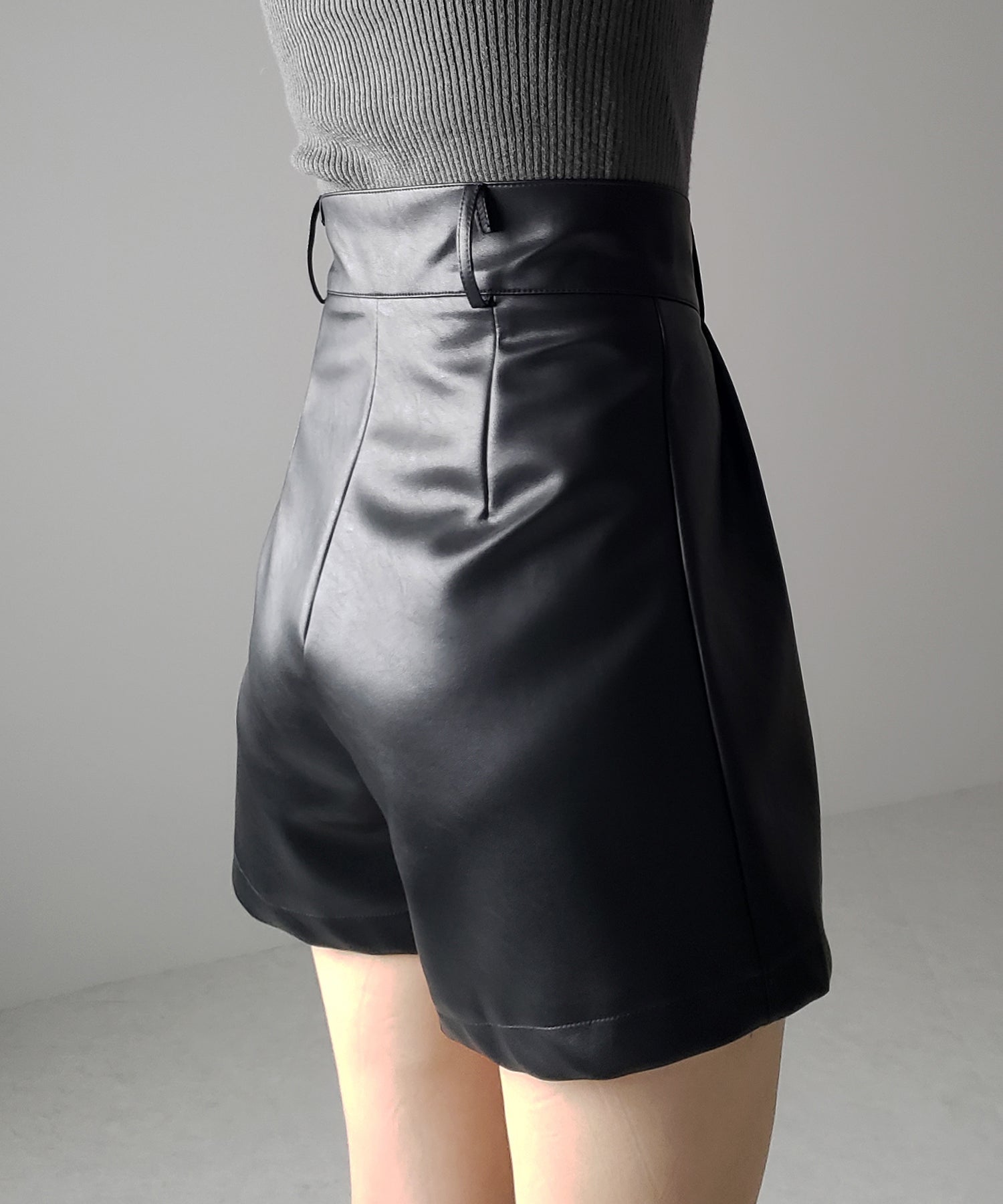 【 3color / 5size 】太ベルトハイウエストタックレザーショートパンツ