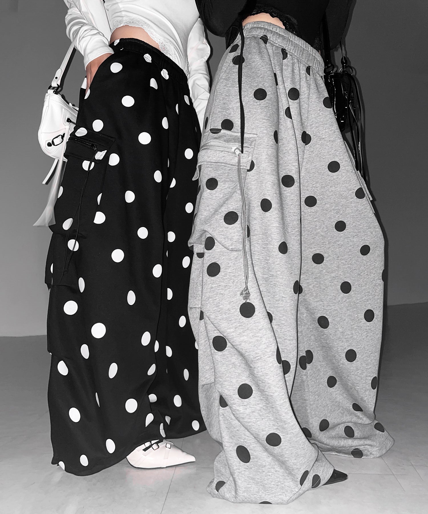 【 裾絞り可能2WAY 】ドットドローコードタックワイドカーゴスウェットパンツ / Dot drawcord tuck wide cargo sweatpants