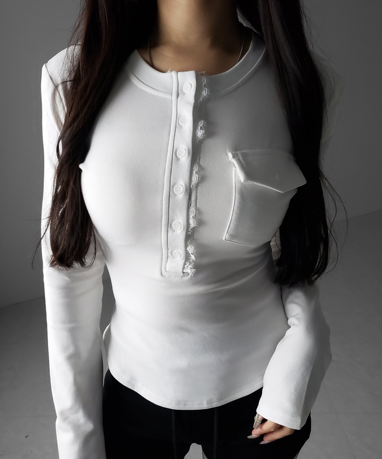 【 裏起毛 】レースドッキングヘンリーネックトップス / lace docking henley neck tops