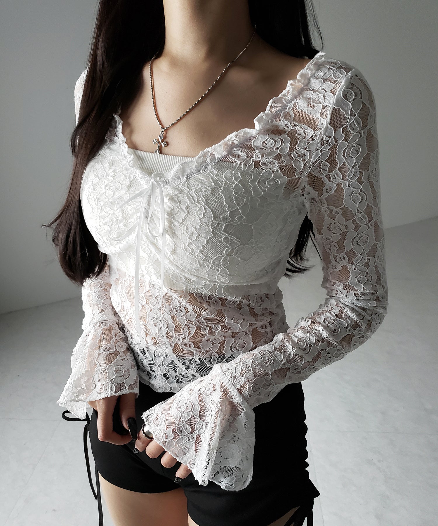 【 2color /2WAY 】フロントリボンオフショルスリムレーストップス / front ribbon off-shoulder slim lace tops