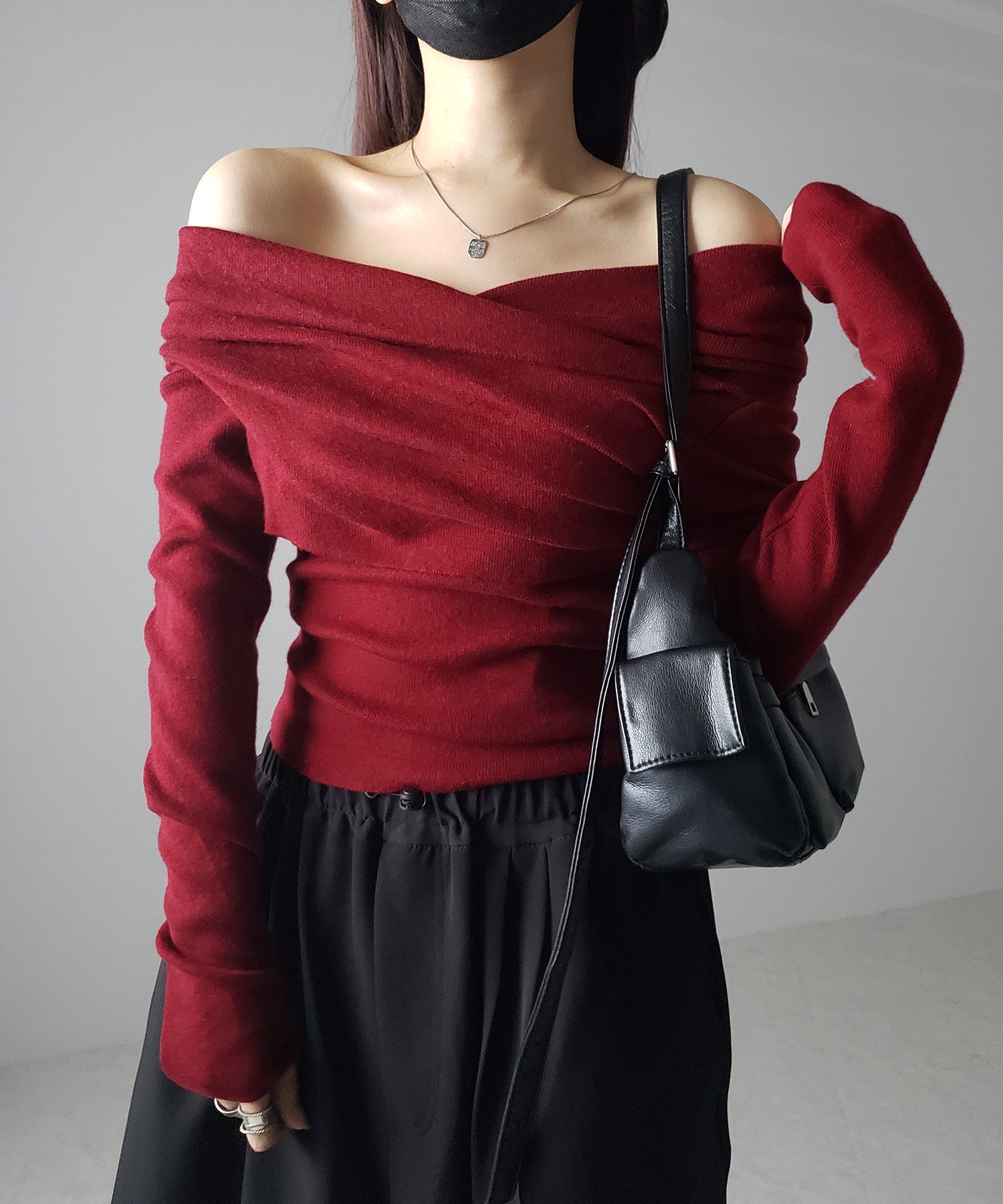 タックデザインドレープオフショルダーリブニット