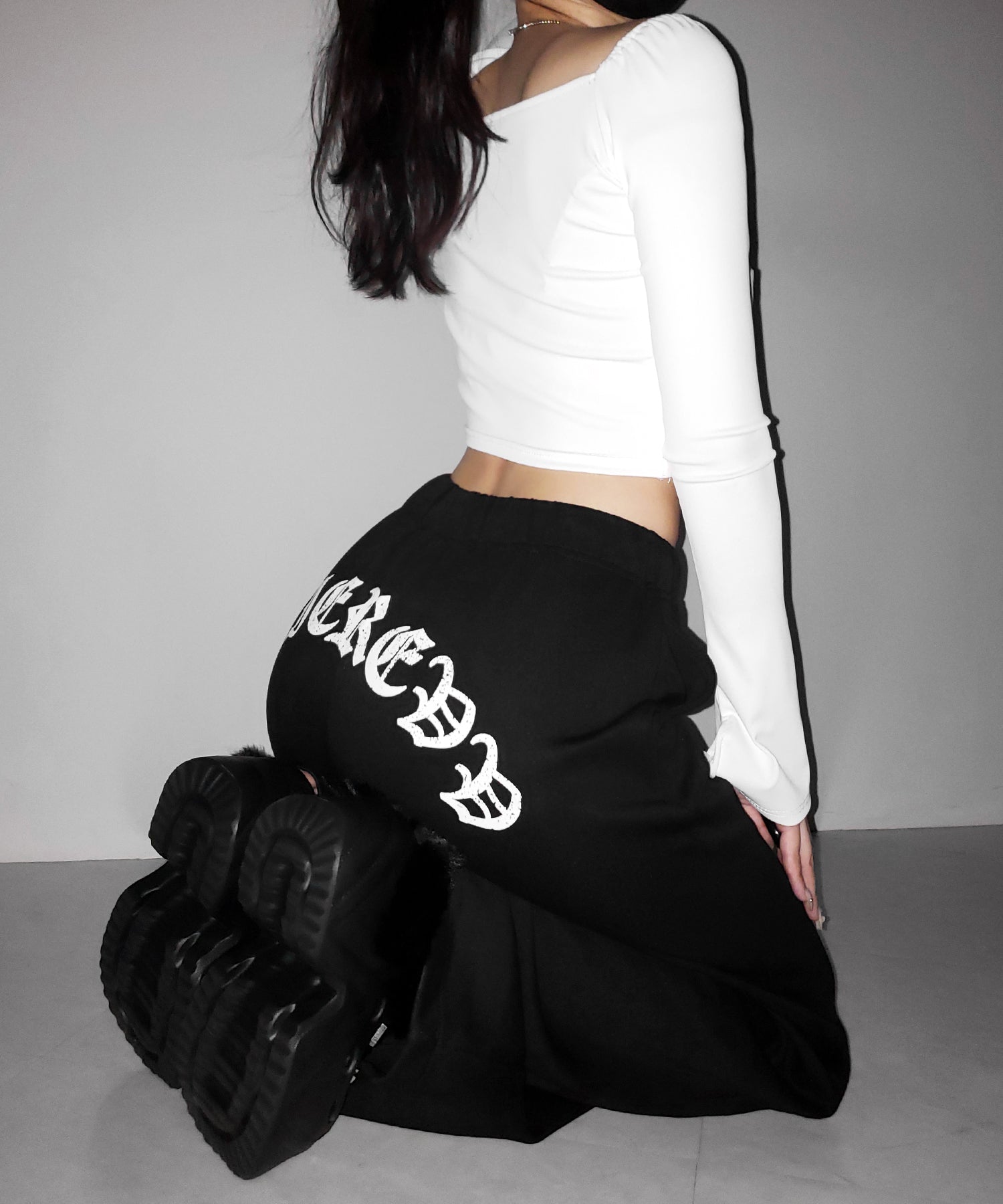 グランジロゴバックプリントスウェットワイドパンツ / grunge logo back print sweat wide pants