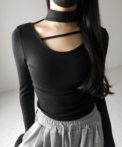 【 裏起毛 】チョーカーナナメストラップシャーリングトップス / choker naname strap shirring tops