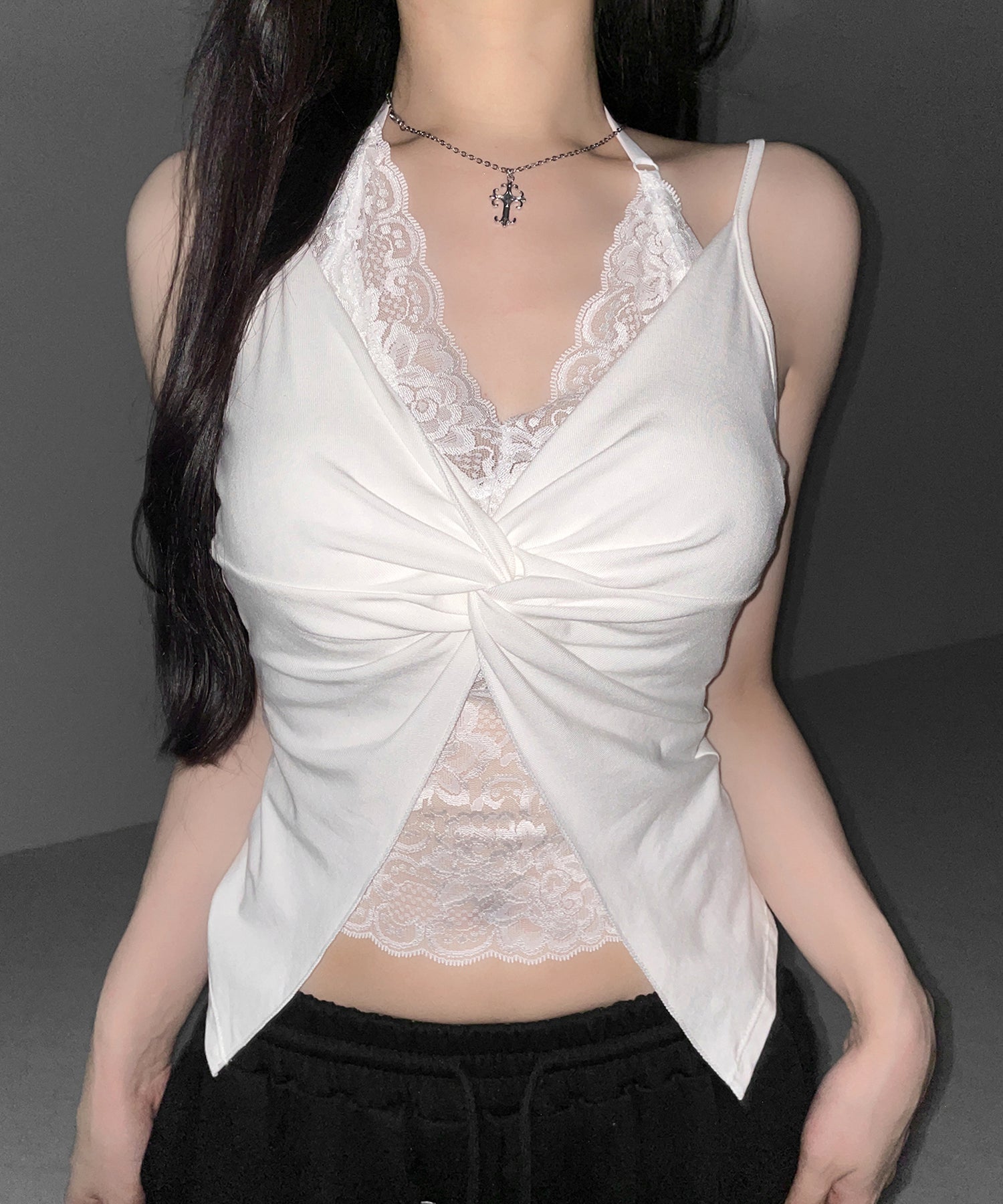 レースレイヤードクロスデザインキャミソール / lace layered cross design camisole