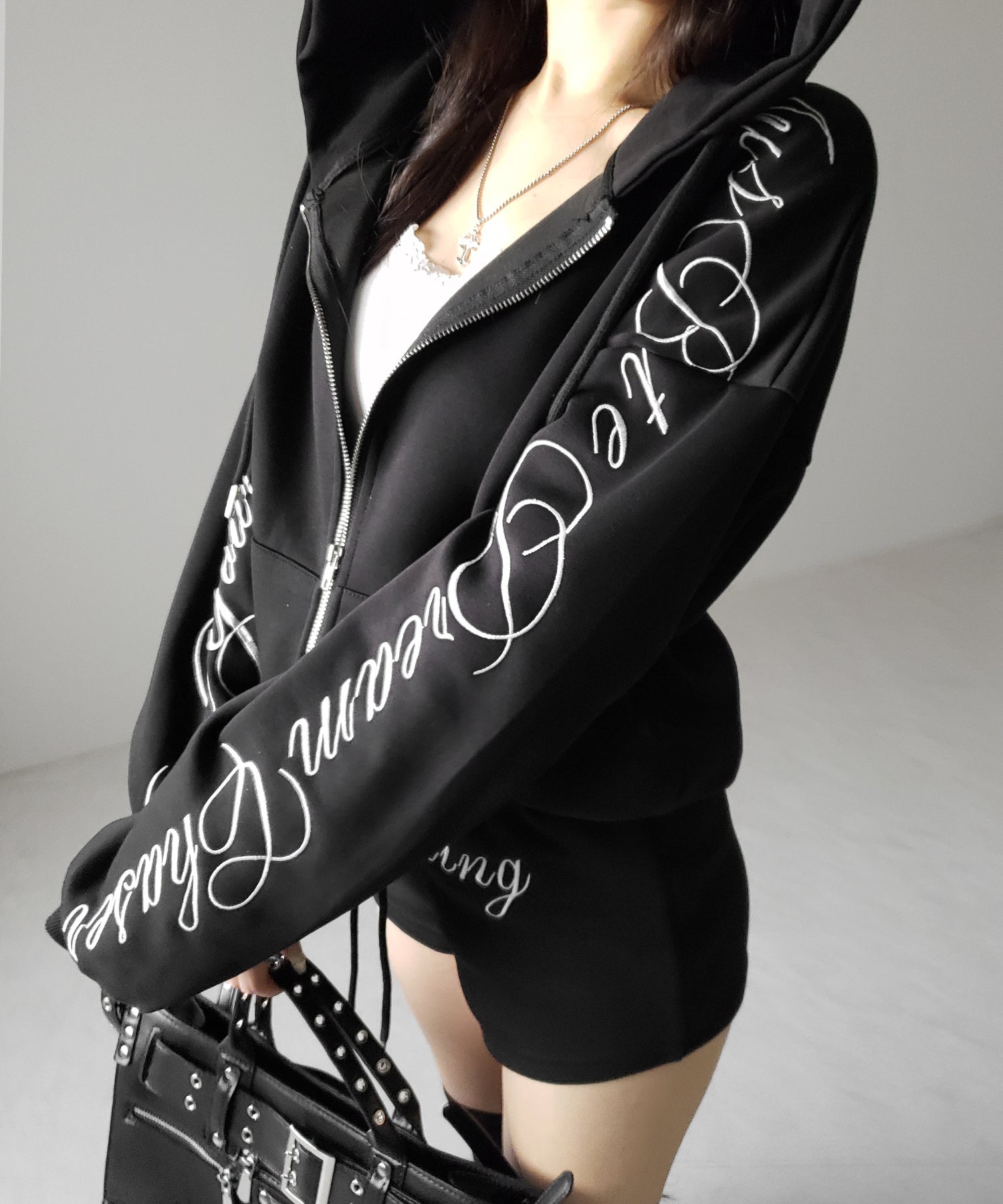 【 セットアップ 】レタリングロゴ刺繍ジップアップパーカー&ショートパンツ / lettering logo embroidery zip-up hoodie & short pants SETUP