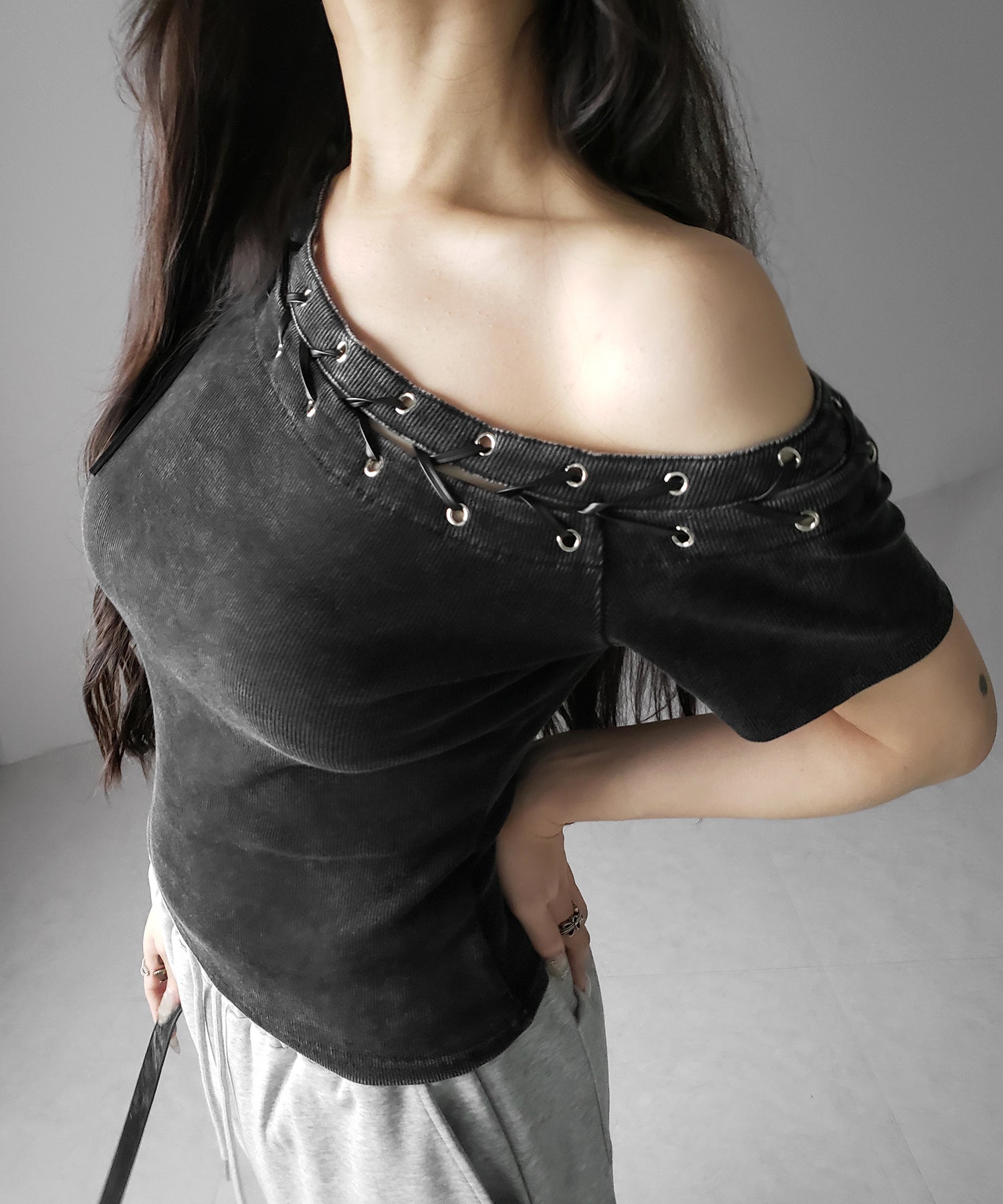 ヴィンテージカットアウトレースアップ半袖ワンショルリブトップス / vintage cutout laceup short sleeve one shoulder lib tops