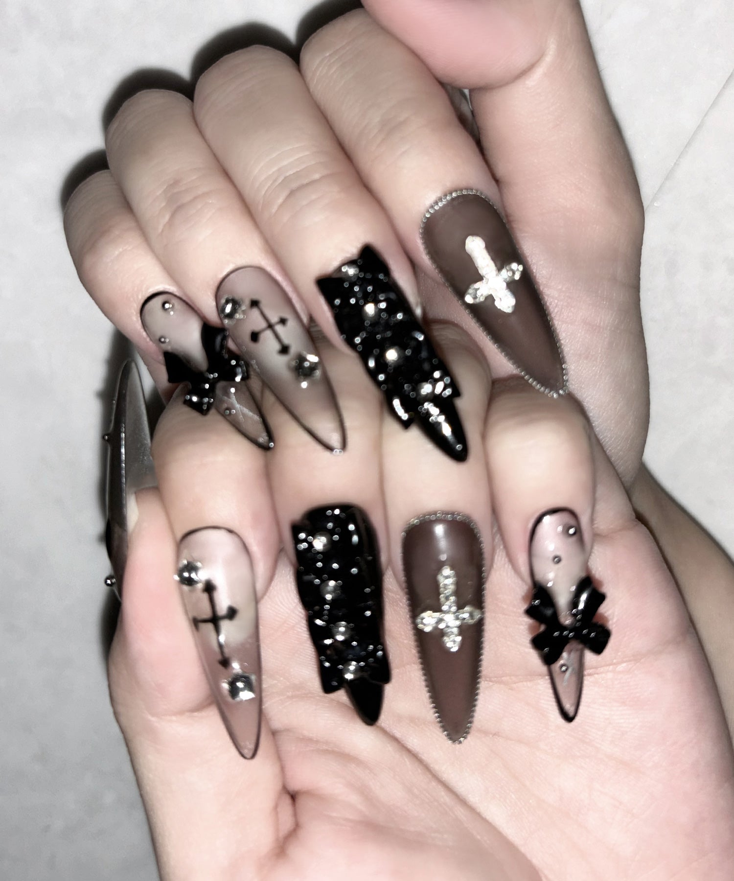モノトーンリボンクロスビジュースティレットネイルチップ / monotone ribbon cross bijou stiletto nail tips