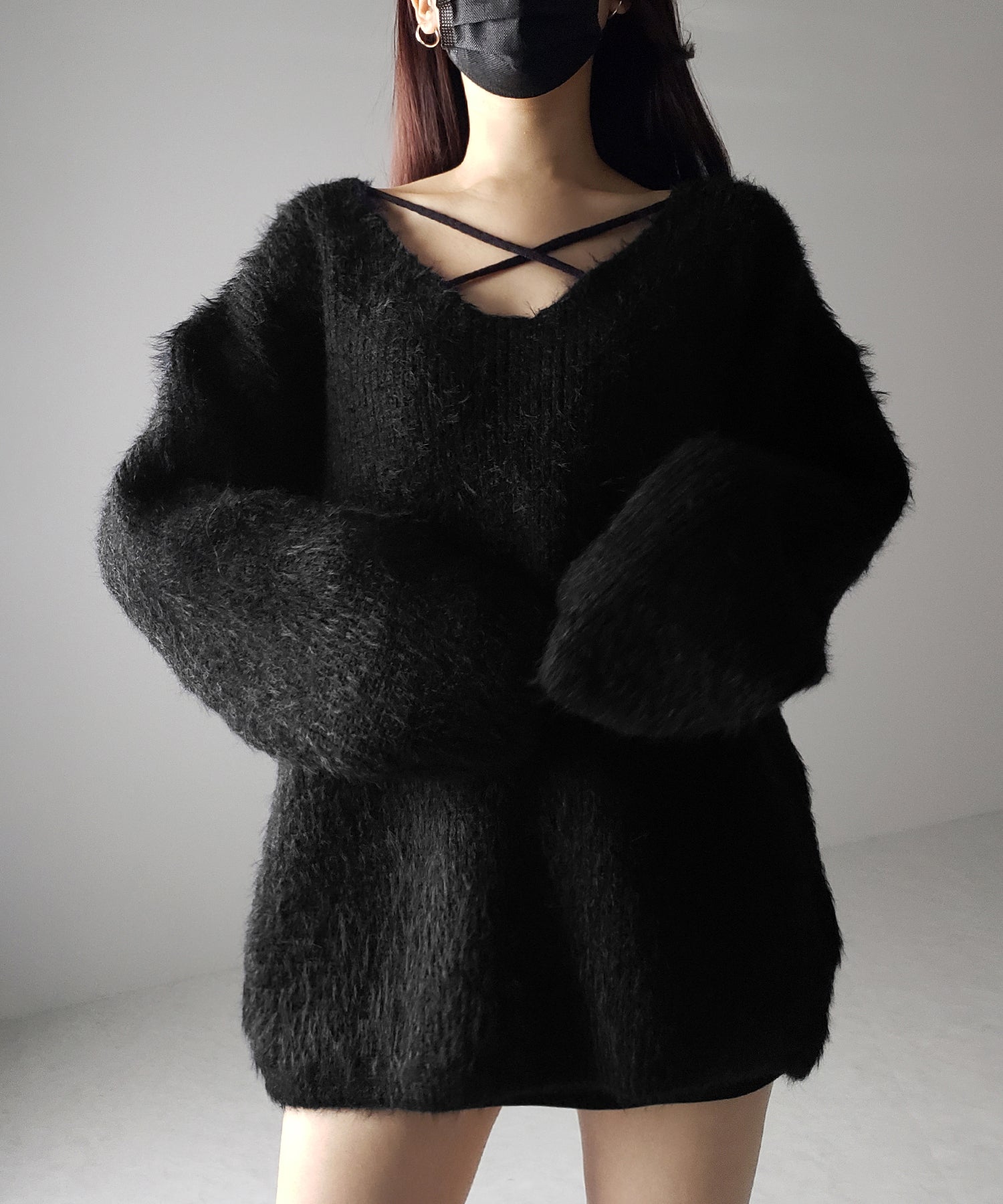 クロスストラップカットアウトルーズシャギーニット