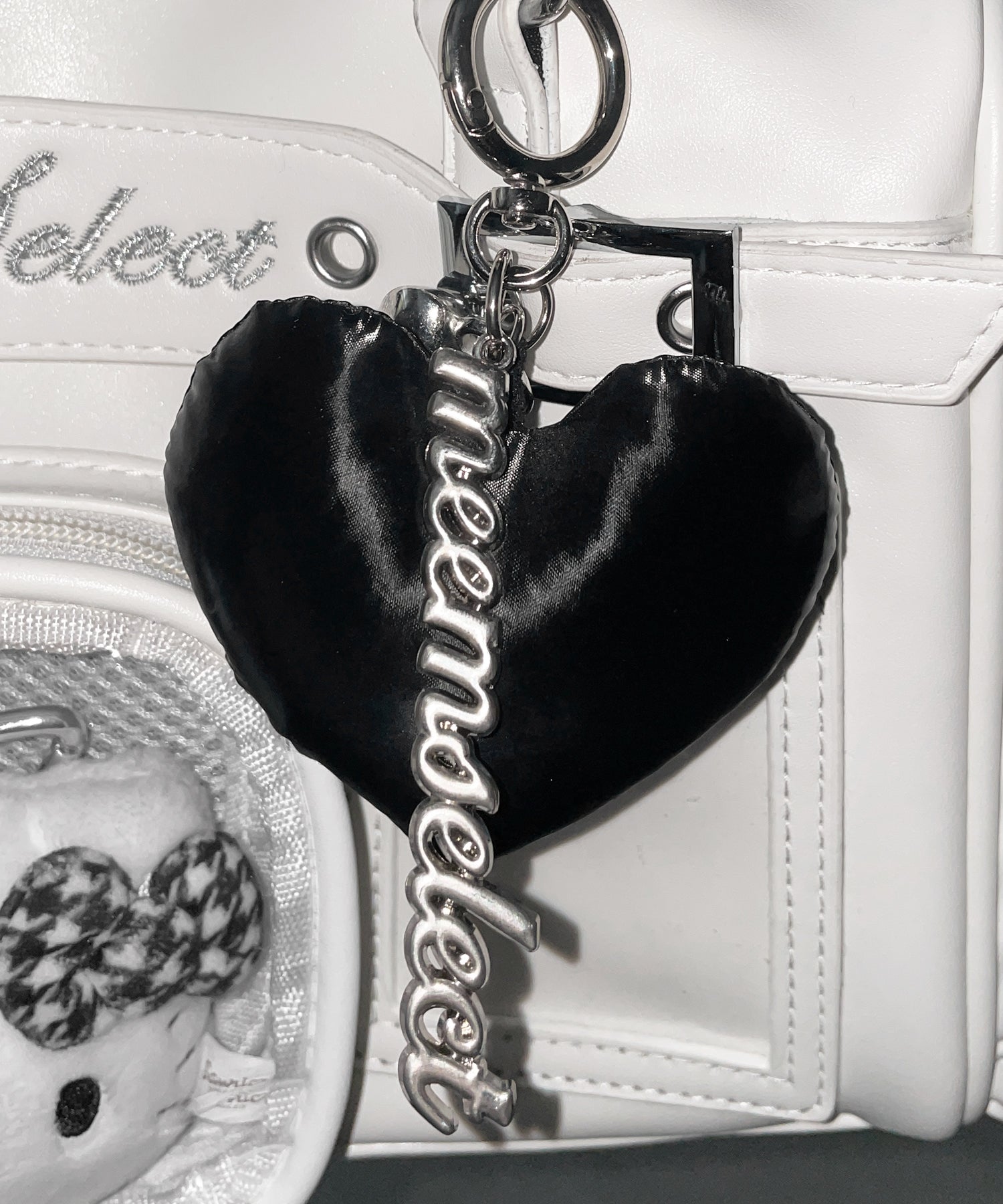 メタルロゴブラックハートチャーム / Metal logo black heart charm