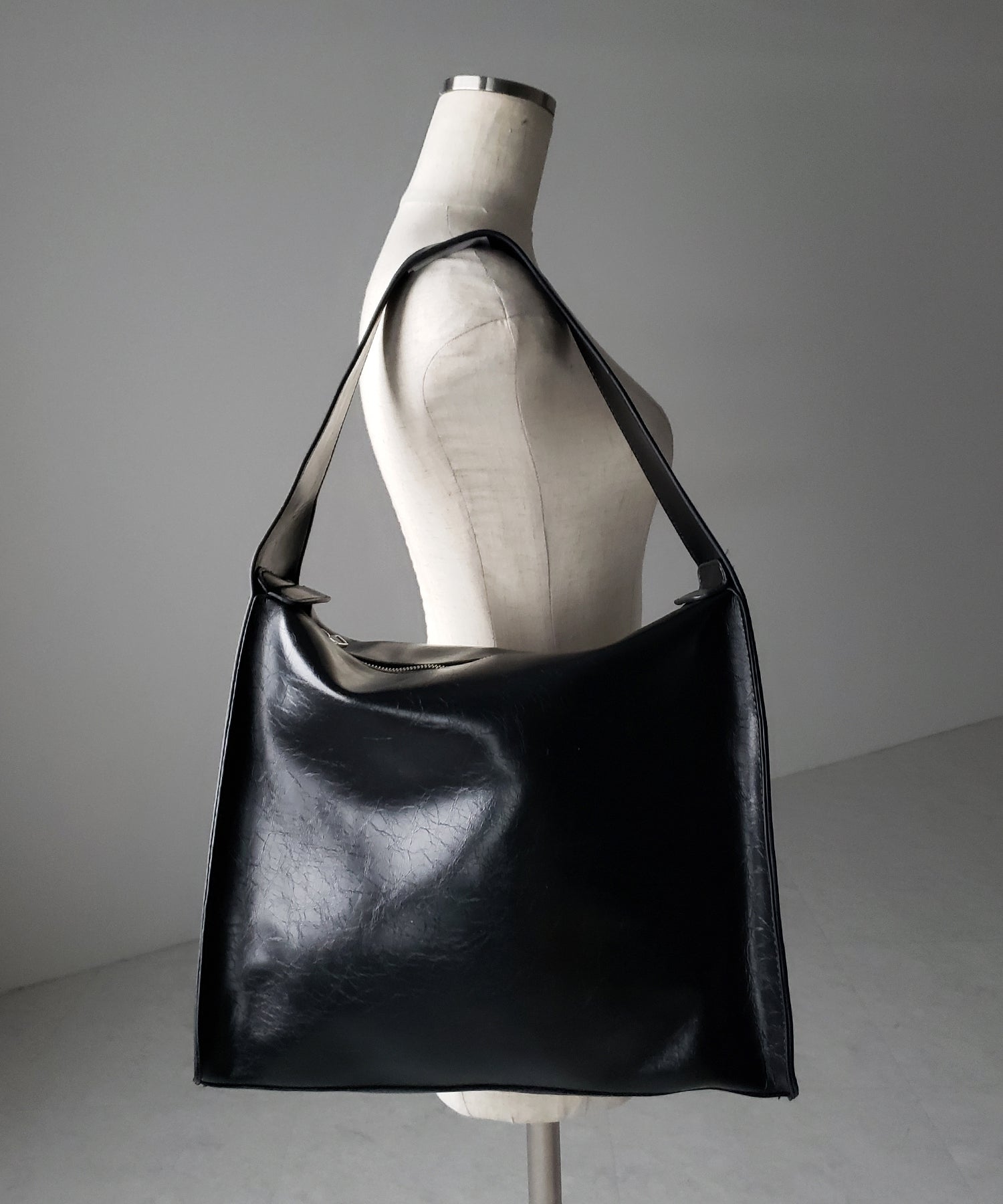 ヴィンテージフェイクレザースクエアショルダーバッグ / vintage fake leather square shoulder bag