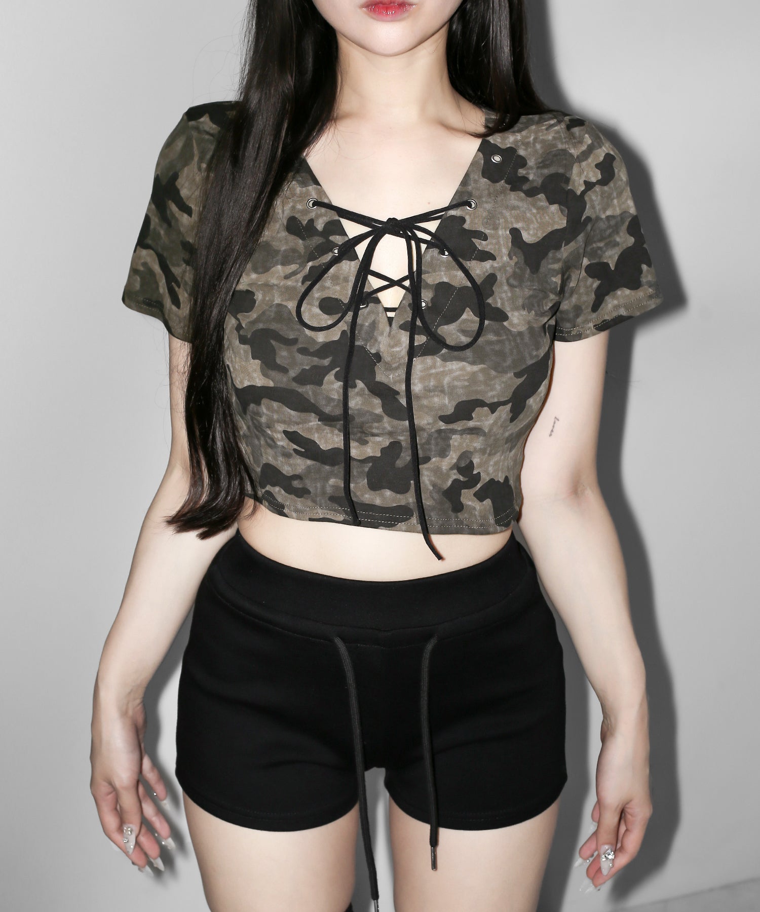 ヴィンテージカモフラレースアップショートTシャツ / Vintage camouflage lace-up short T-shirt