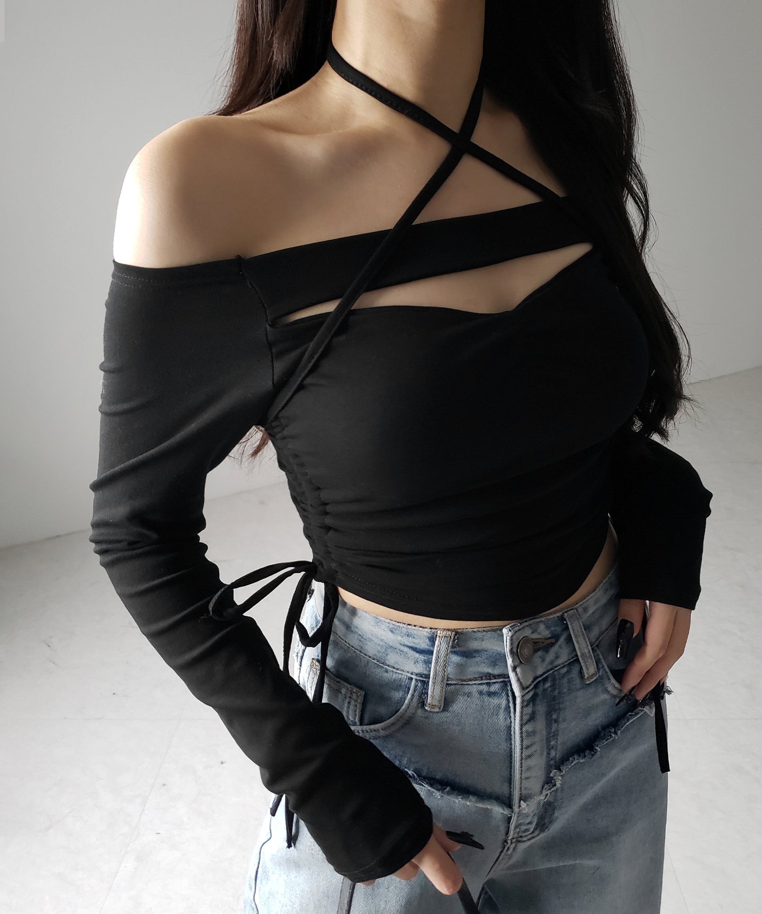 【 新色ピンク追加! / 2WAY 】クロスストラップリボンカットアウトオフショルトップス / cross strap ribbon cutout offshoulder tops