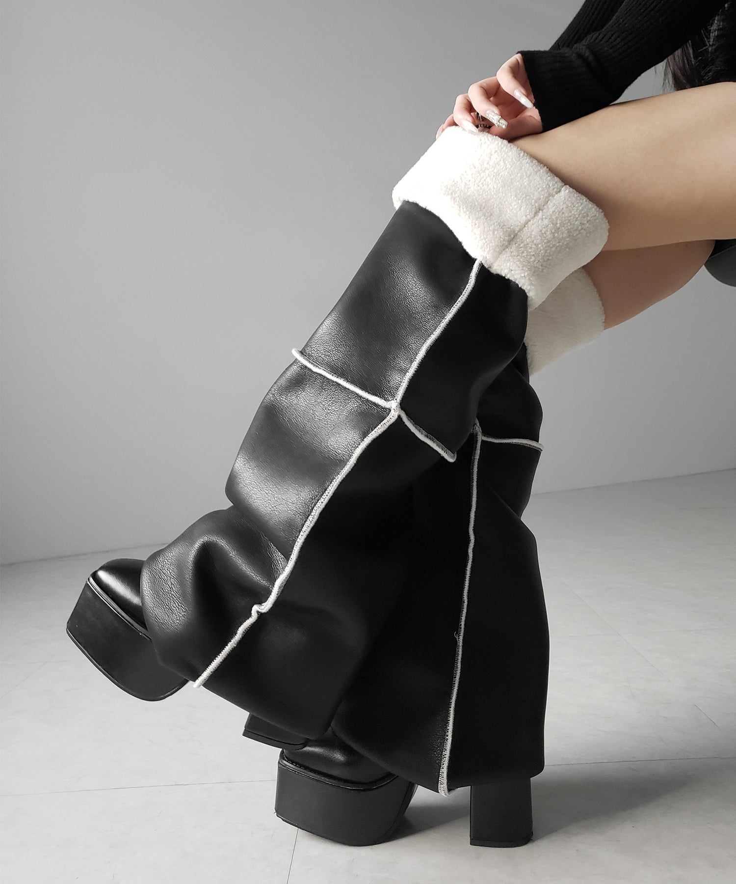 【 ニーハイにもなる2WAY 】ムートンフェイクレザールーズレッグカバー / mouton fake leather loose leg cover