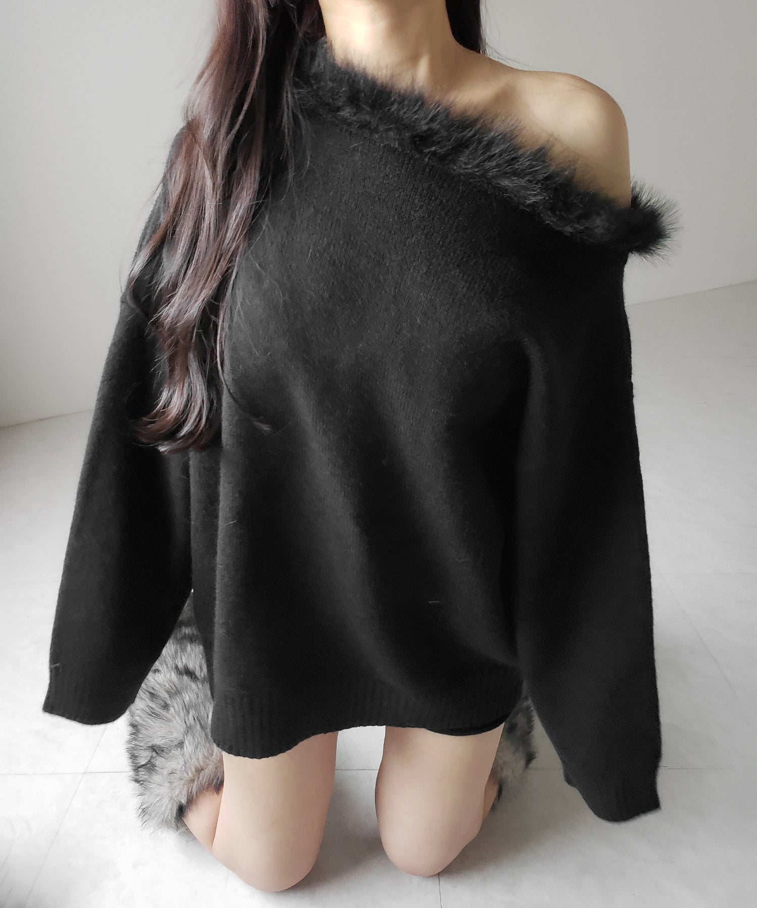 【 ニットセットアップ 】フェイクファーワンショルオーバーニット + ニットショートパンツ SET / fake fur one-shoulder over knit + knit short pants SET