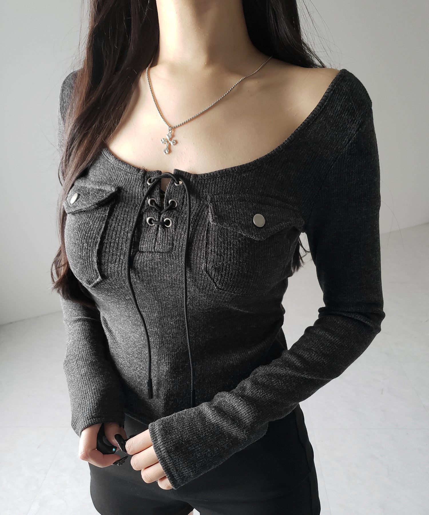 レースアップアウトポケットスリムリブトップス / lace up out pocket slim ribbed tops