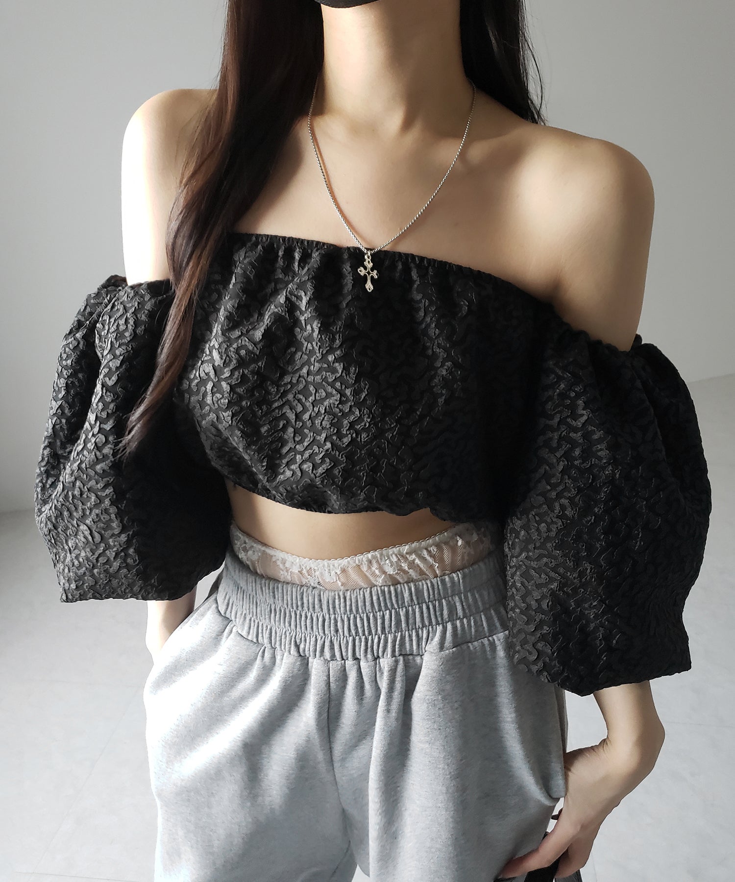 【 2color 】オフショルダーボリュームパフショートブラウス / off shoulder volume puff short blouse