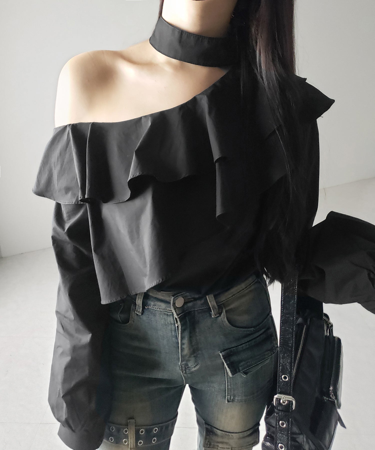 【 2color 】チョーカーフリルワンショルダーブラウス / choker frill one shoulder blouse