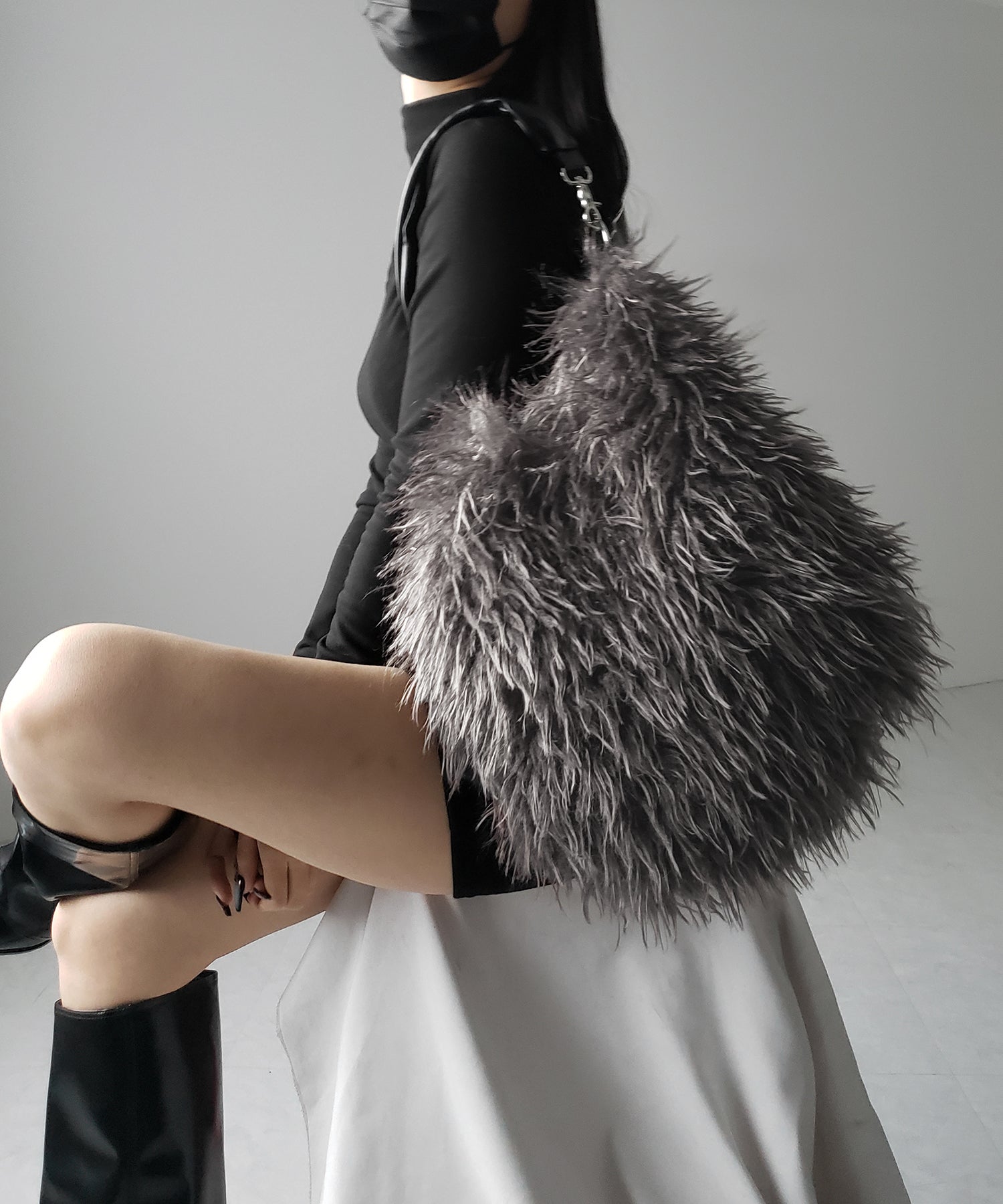 【 ショルダーストラップ付き2WAY 】バイカラーシャギーファーショルダーバッグ / bicolor shaggy fur shoulder bag