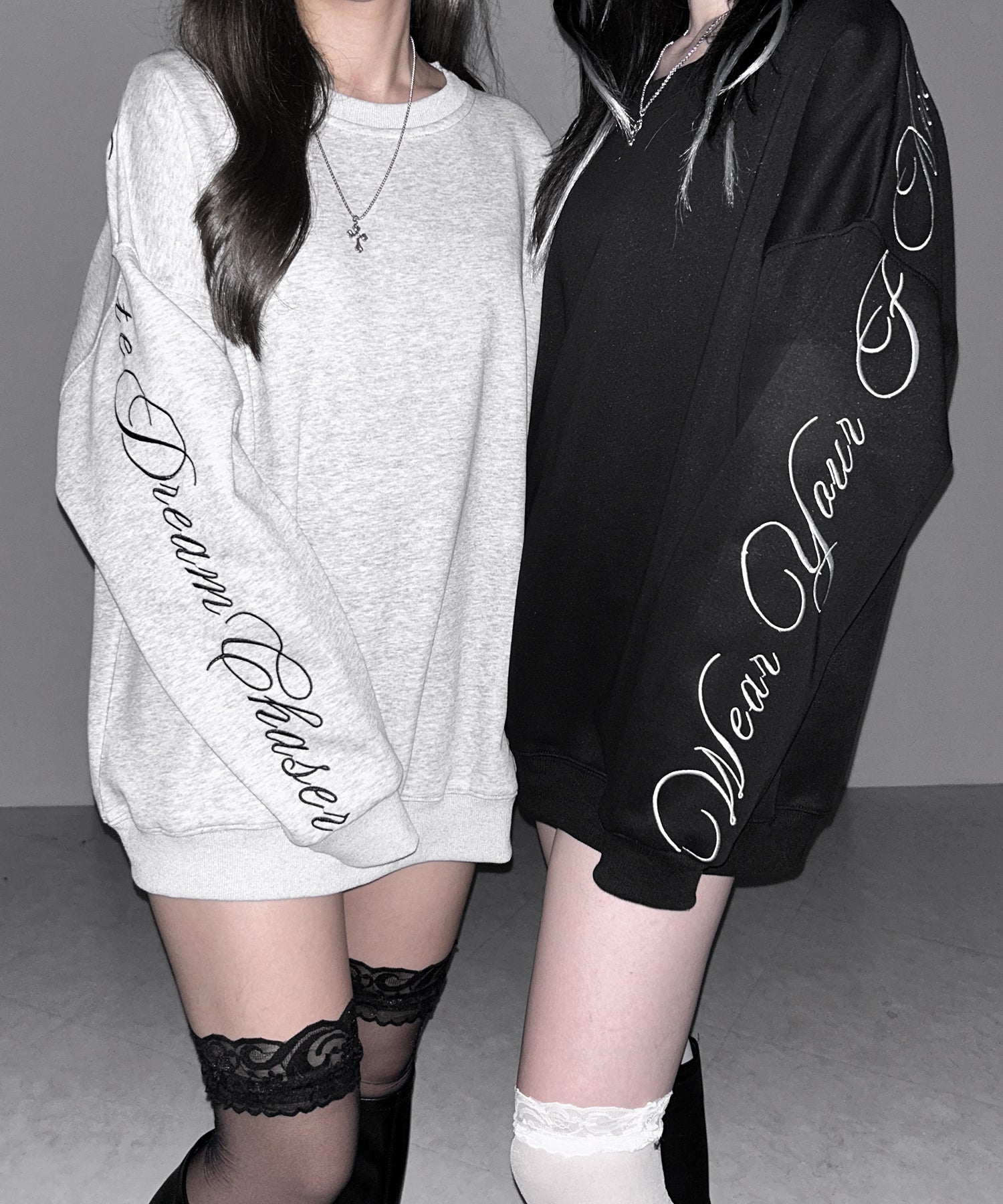 レタリングロゴ刺繍スウェットプルオーバー / lettering logo embroidery sweat pullover