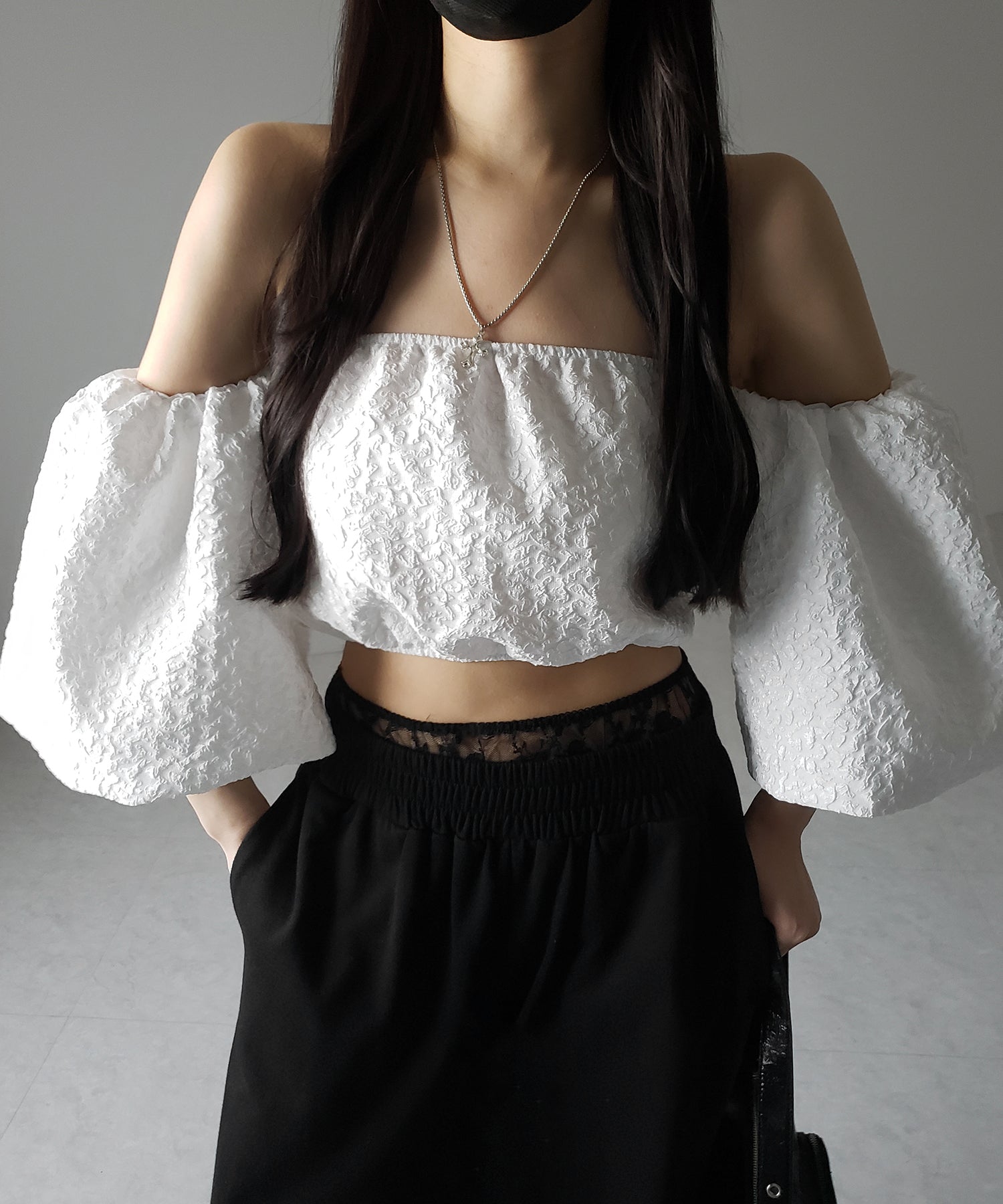 【 2color 】オフショルダーボリュームパフショートブラウス / off shoulder volume puff short blouse