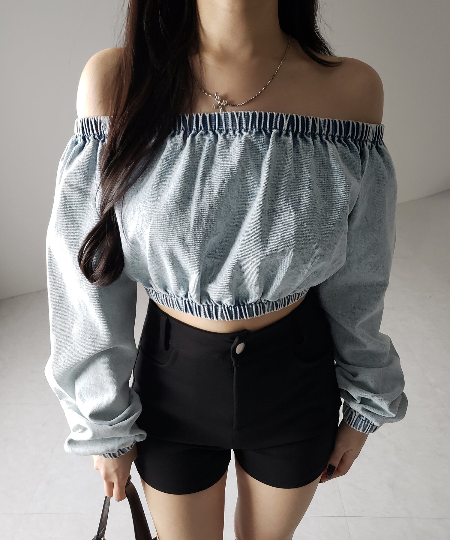 【 2color 】ヴィンテージデニムギャザーオフショルトップス / vintage denim gathered off shoulder tops