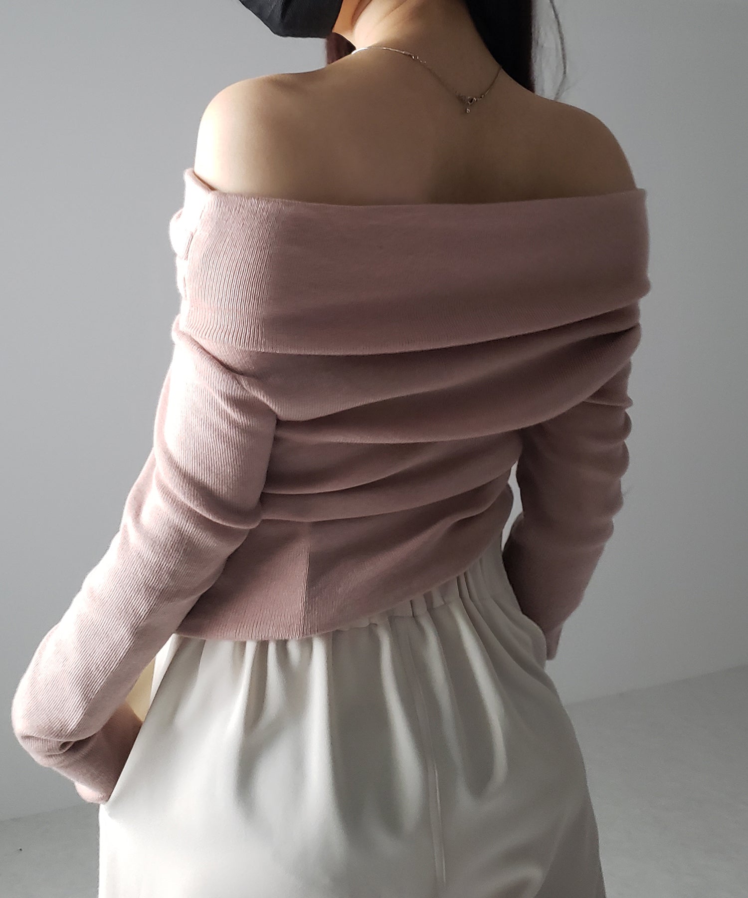 タックデザインドレープオフショルダーリブニット