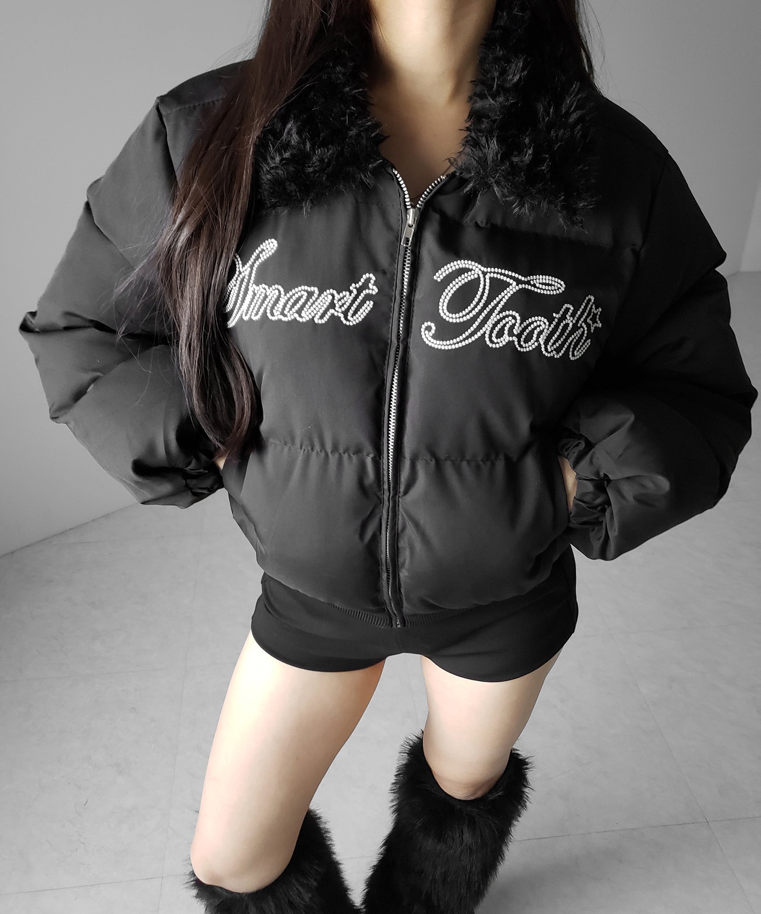 レタリングロゴ刺繍ショートパフダウンジャケット / lettering logo embroidery short puffer jacket