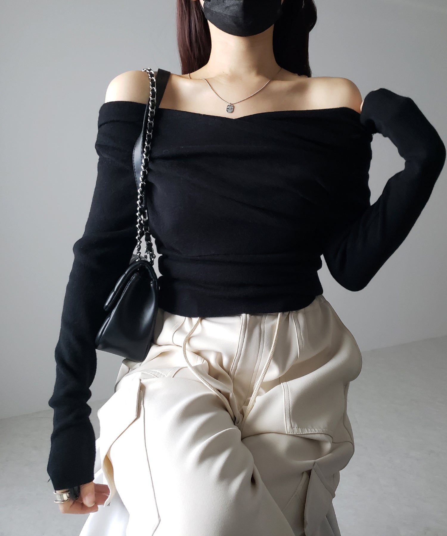 タックデザインドレープオフショルダーリブニット