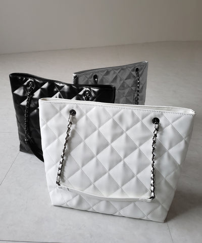 【 A4収納可 】キルティングチェーンスクエアトートショルダーバッグ / quilting chain square tote shoulder bag