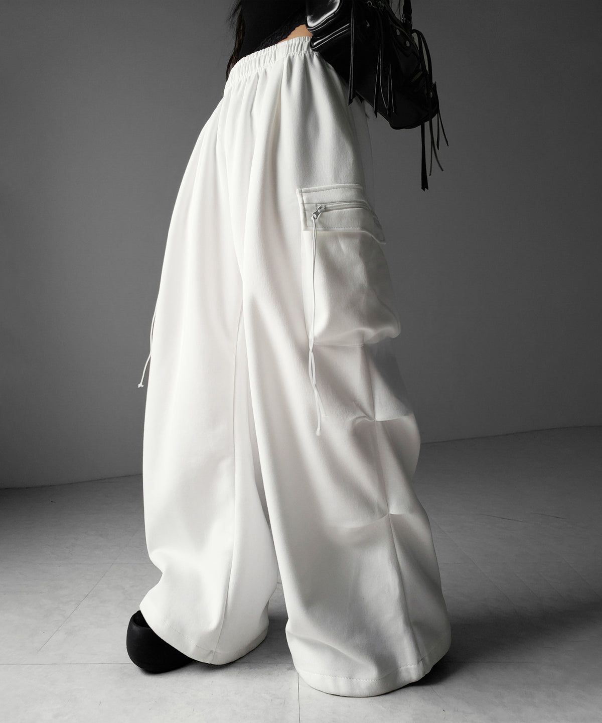【 裾絞り可能2WAY 】ドローコードタックワイドカーゴスウェットパンツ / drawcord tuck wide cargo sweatpants