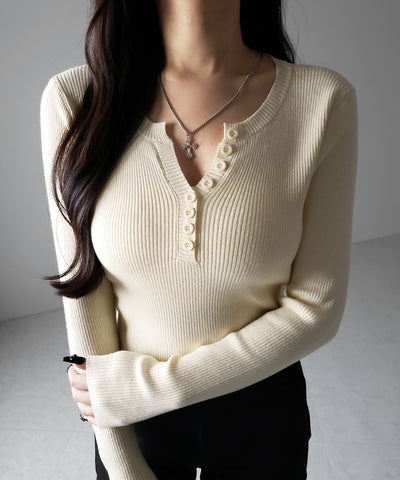 キーネックボタンデザインクロップドリブニット