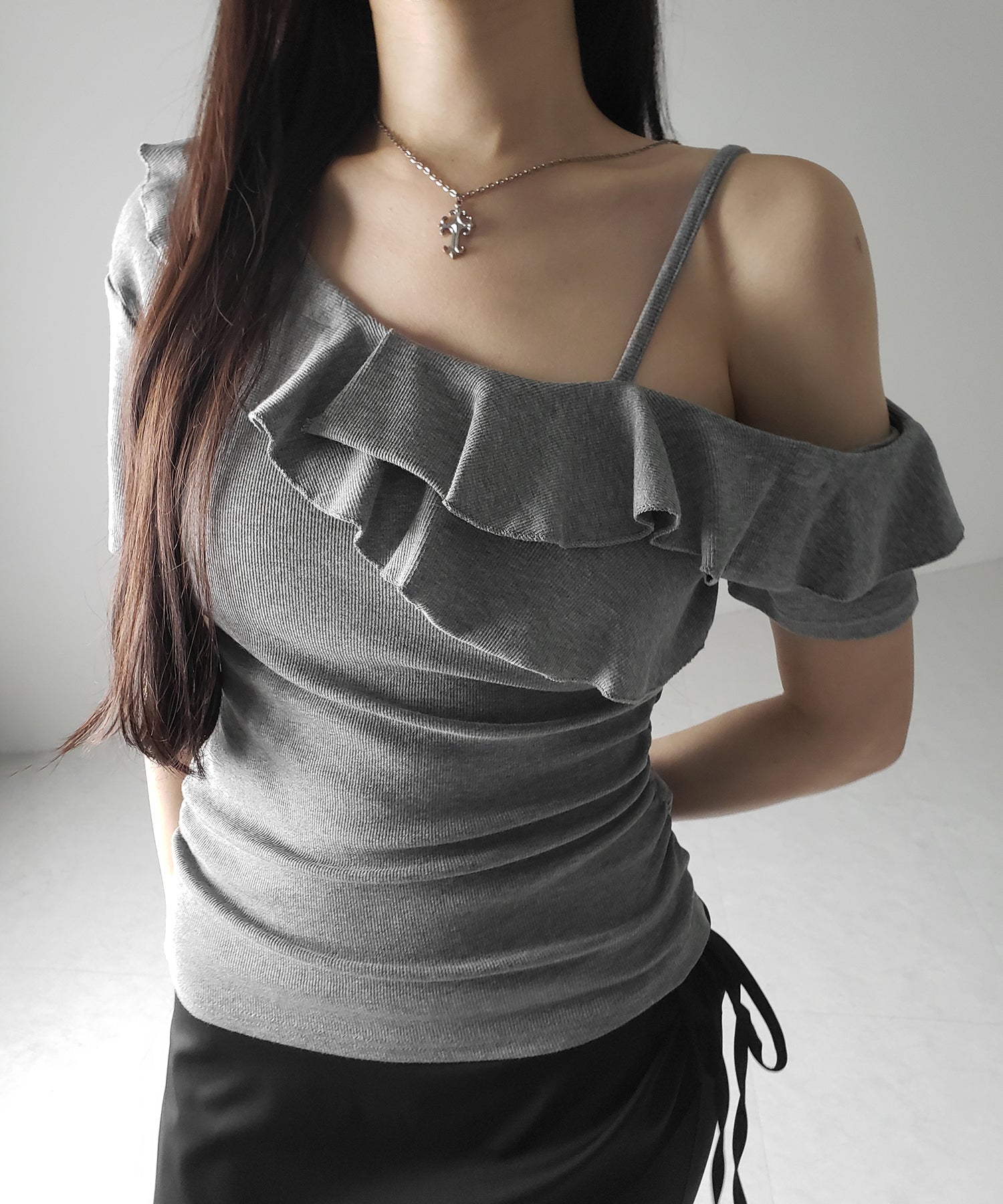 ワンショルストラップフリルリブTシャツ / one shoulder strap frill ribbed T-shirt