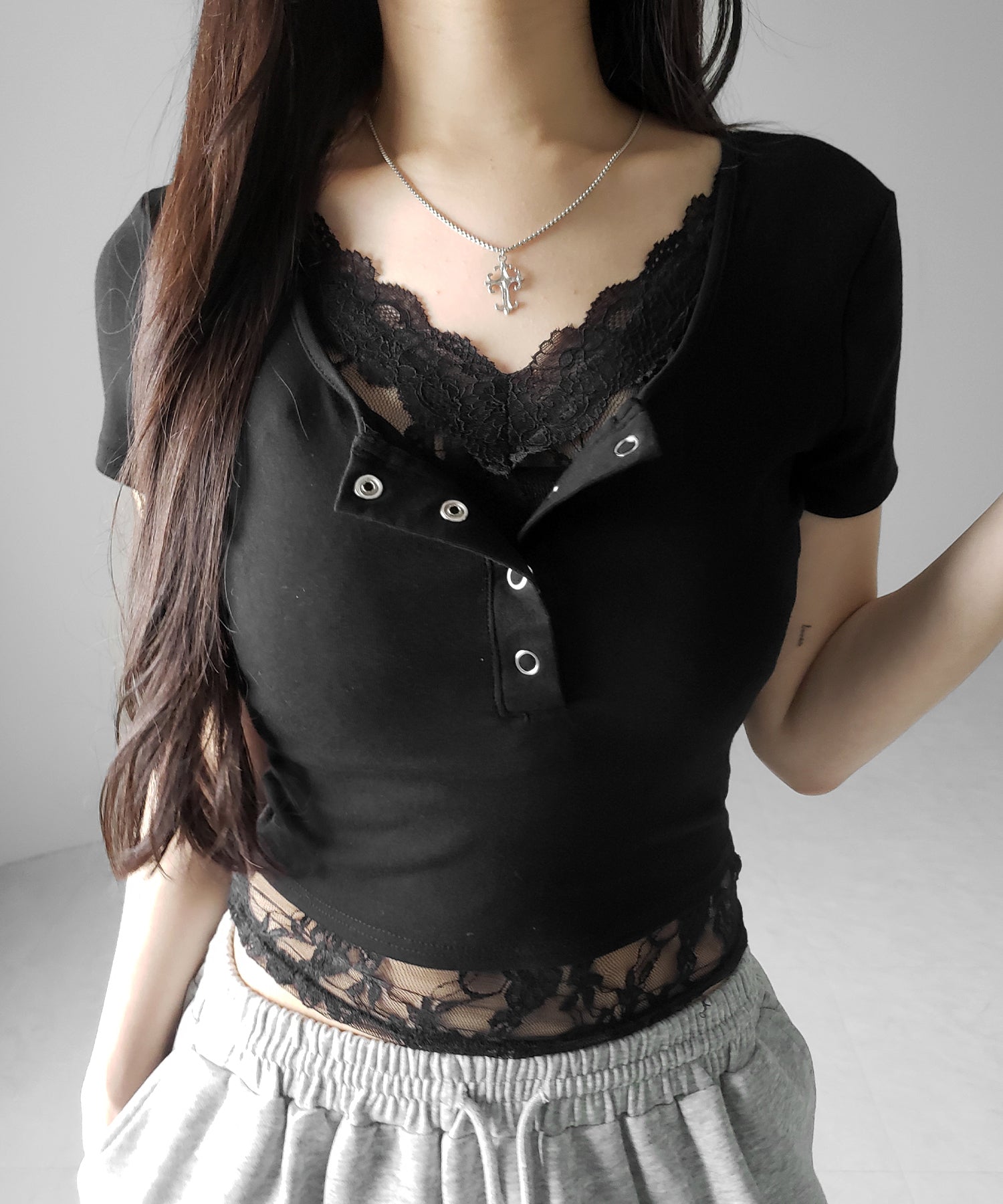 レースレイヤードヘンリーネックスクエア半袖Tシャツ / lace layered henley neck square short sleeve T-shirt