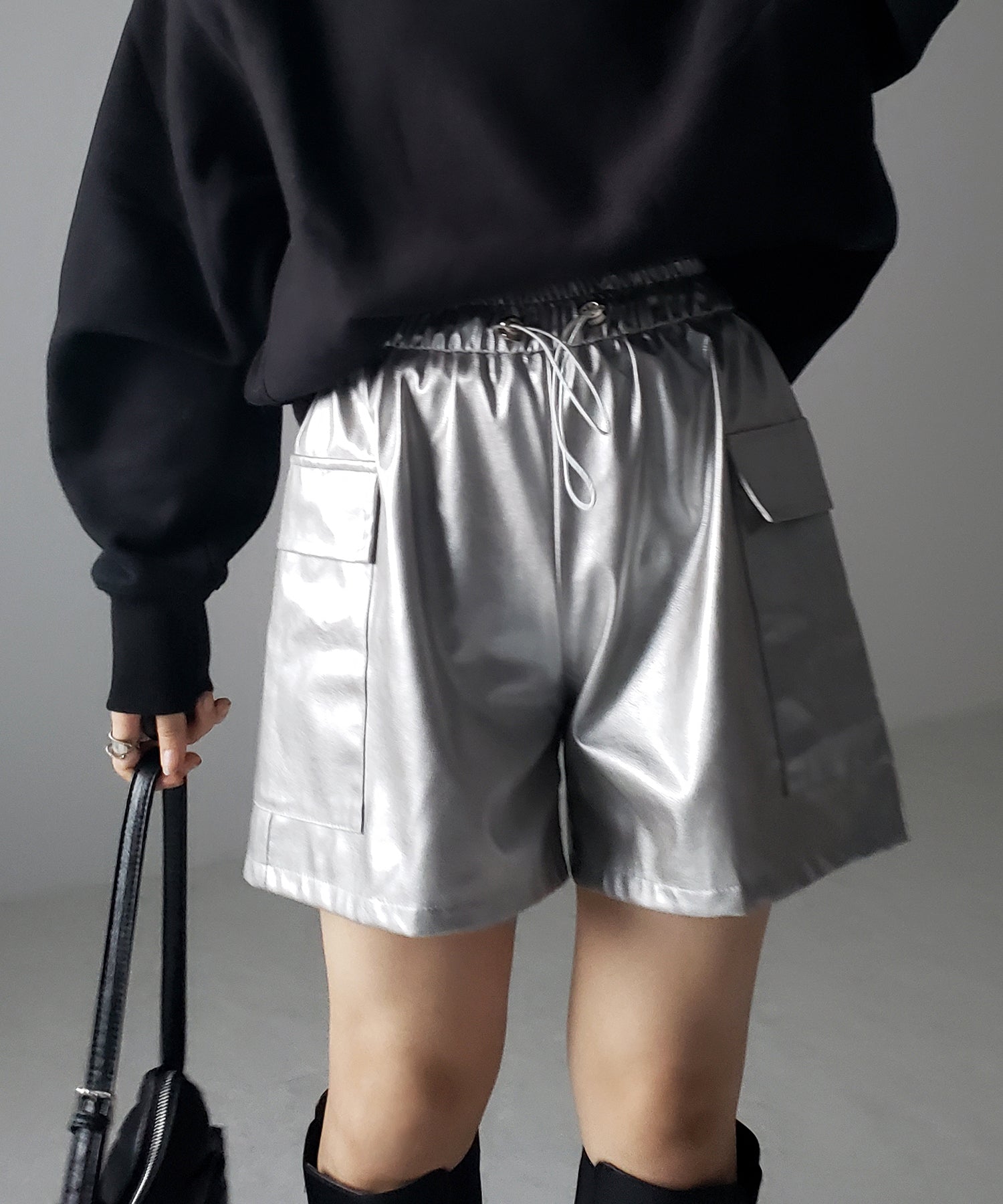 【 2color / 3size 】ドローコードフェイクレザーカーゴショートパンツ