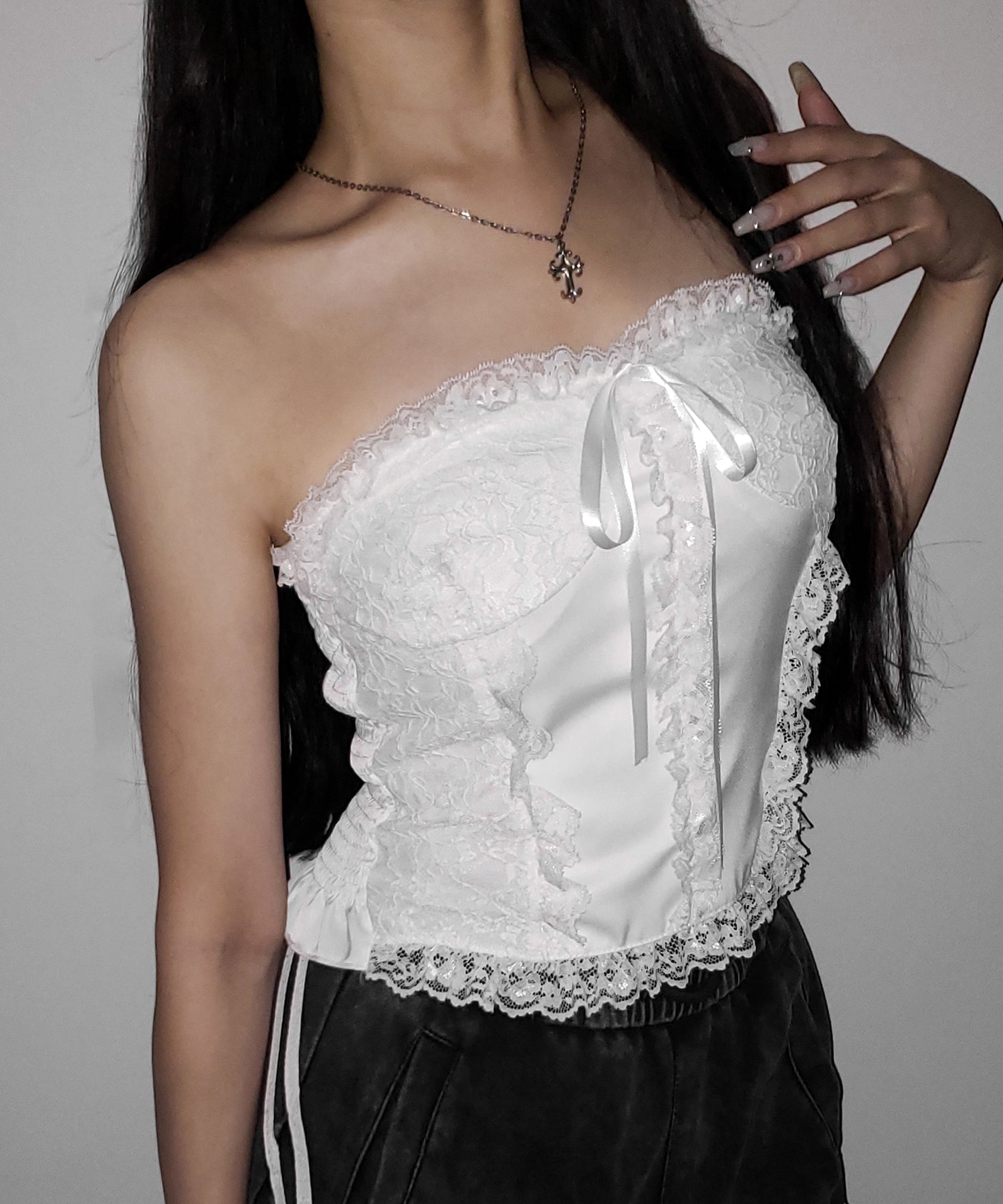 【 2color 】フロントリボンレースフリルコルセットベアトップ / front ribbon lace frill corset bare top
