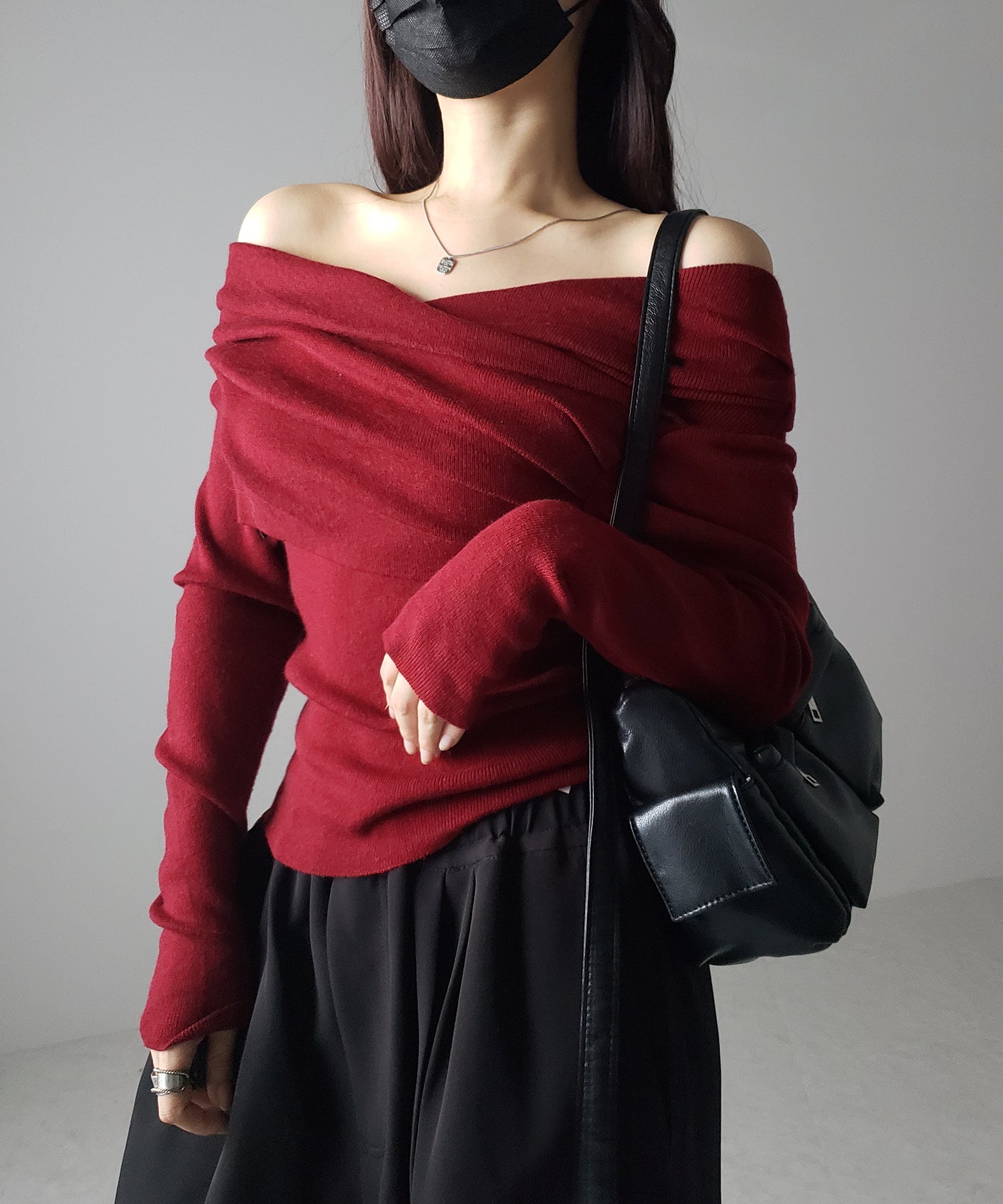 タックデザインドレープオフショルダーリブニット